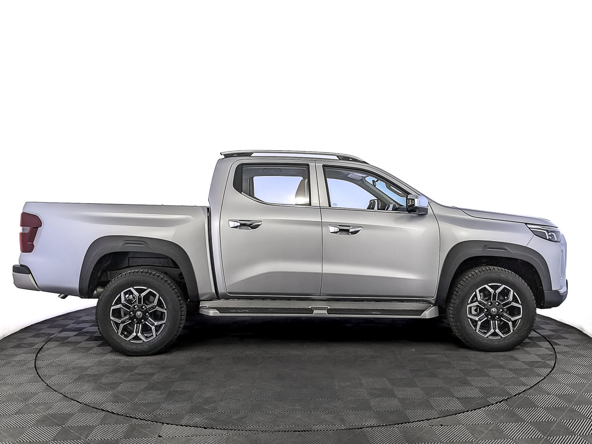 Фото Changan Hunter Plus Люкс 2.0T/226 8AT Полный привод