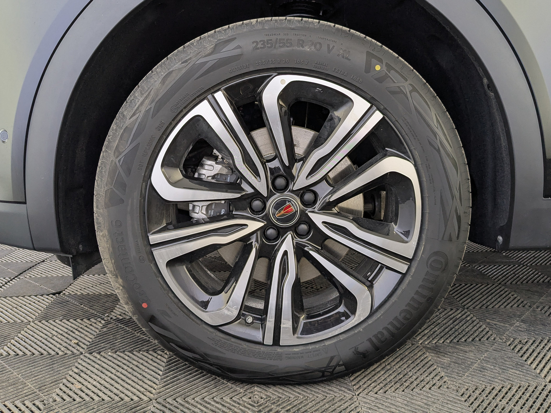 Фото Hongqi HS7 Executive 2.0T/245 8AT 4WD