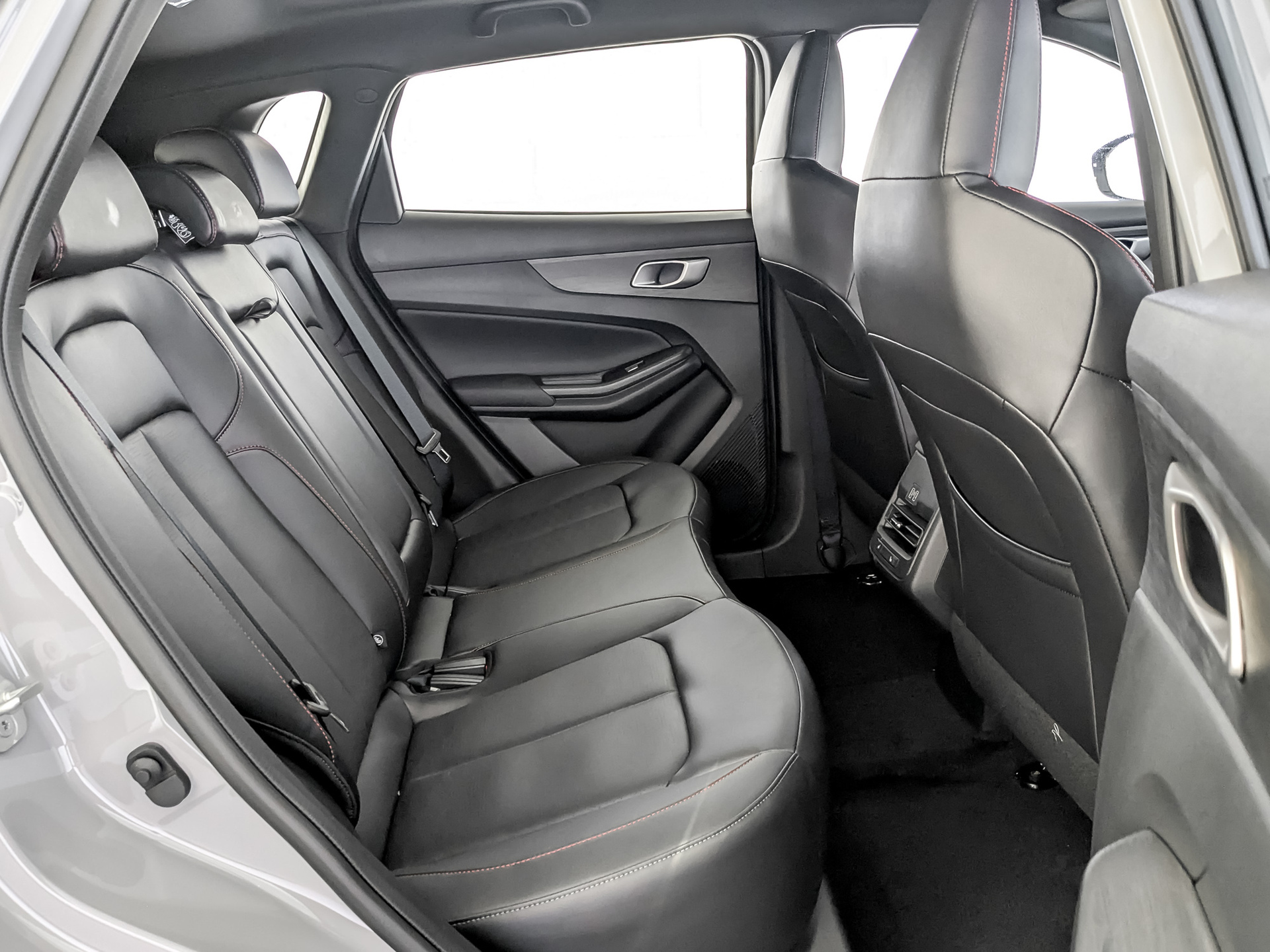 Фото Changan UNI-S Техно 1.5T/181 7RT Передний привод