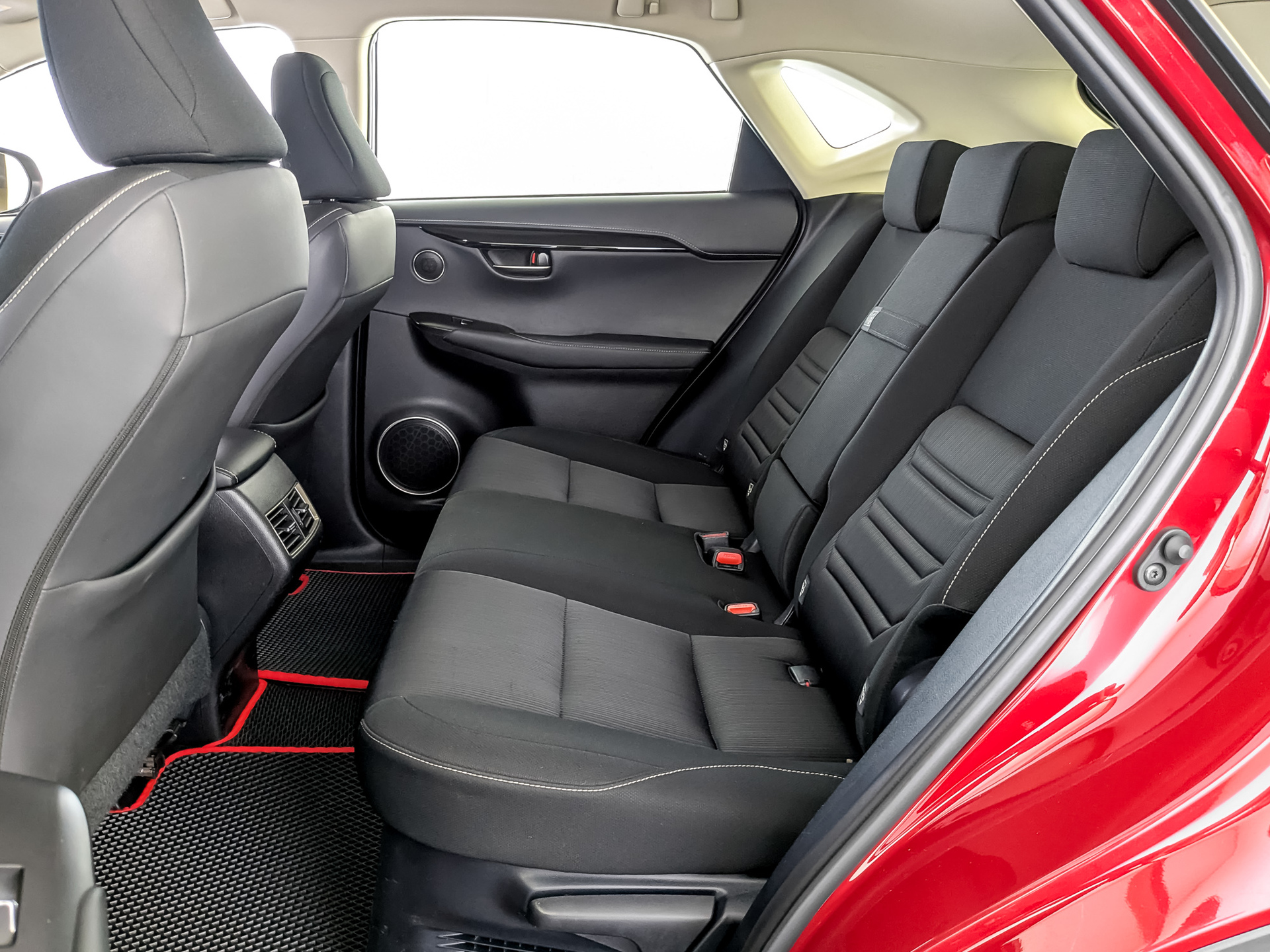 LEXUS NX 2.00 (150 л.с), автомат, 2020, пробег 111 913 км