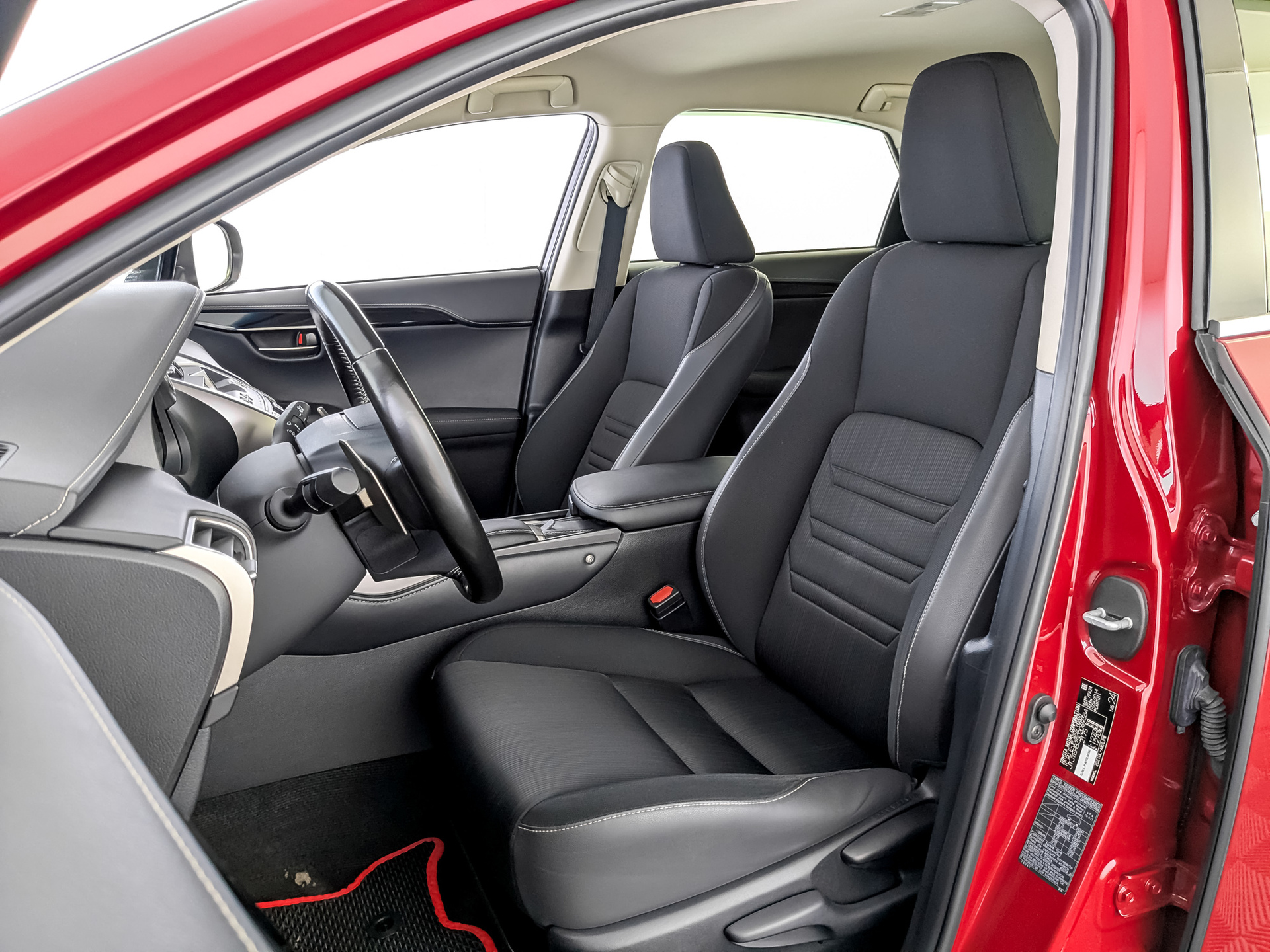 LEXUS NX 2.00 (150 л.с), автомат, 2020, пробег 111 913 км