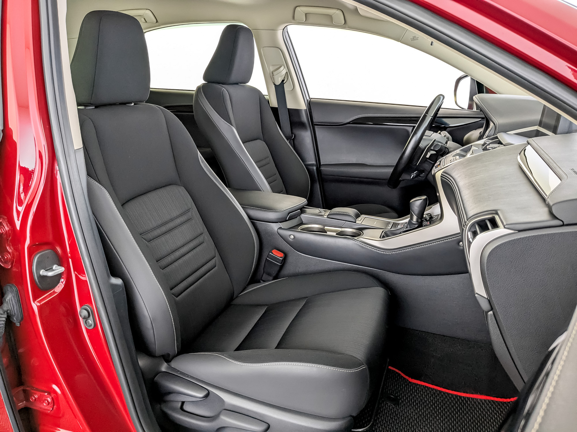 LEXUS NX 2.00 (150 л.с), автомат, 2020, пробег 111 913 км