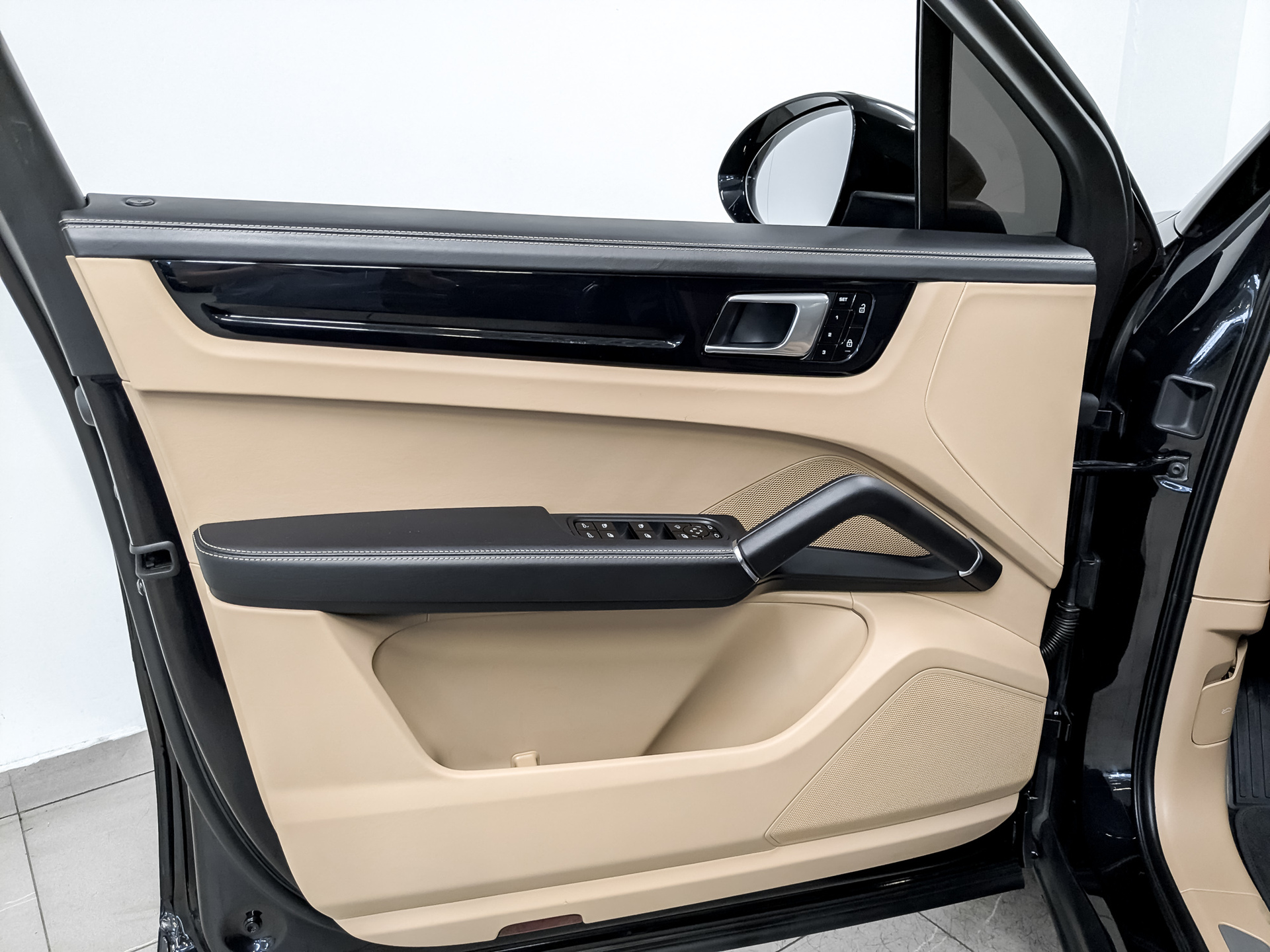 PORSCHE Cayenne 3.00 (340 л.с), автомат, 2021, пробег 95 374 км