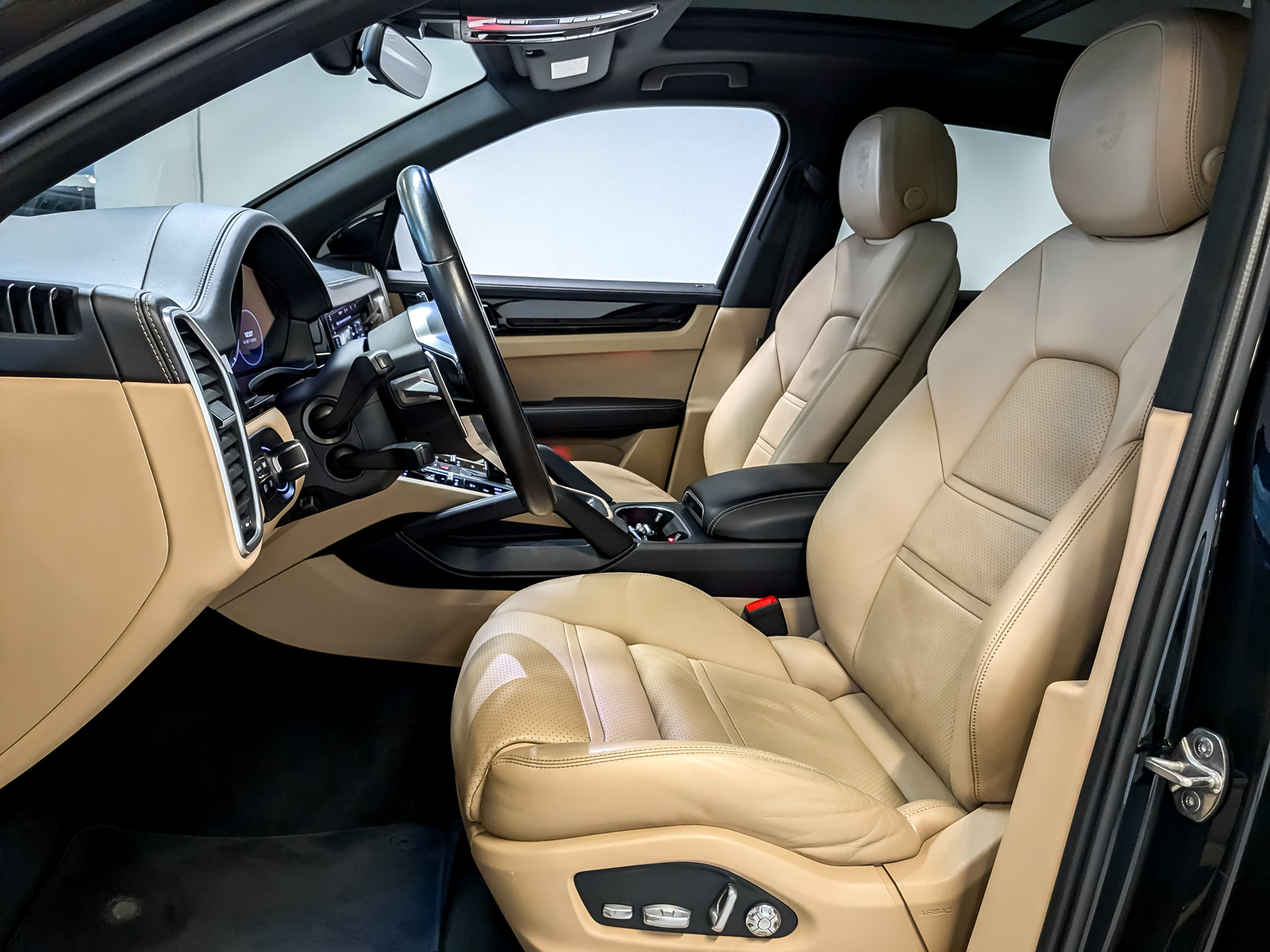 PORSCHE Cayenne 3.00 (340 л.с), автомат, 2021, пробег 95 374 км