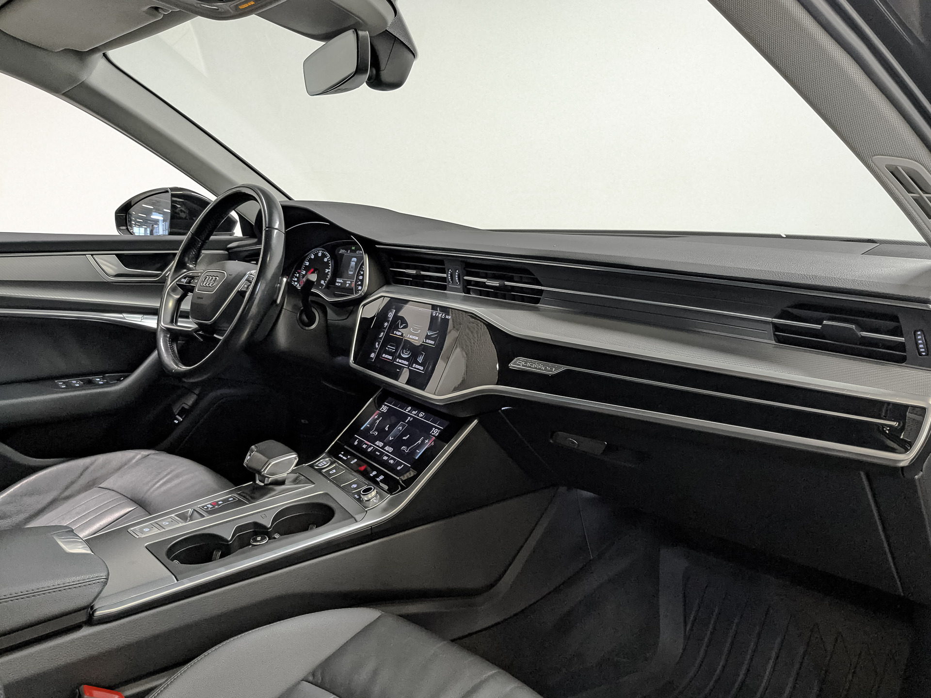 AUDI A6 2.00 (245 л.с), автомат, 2019, пробег 89 838 км