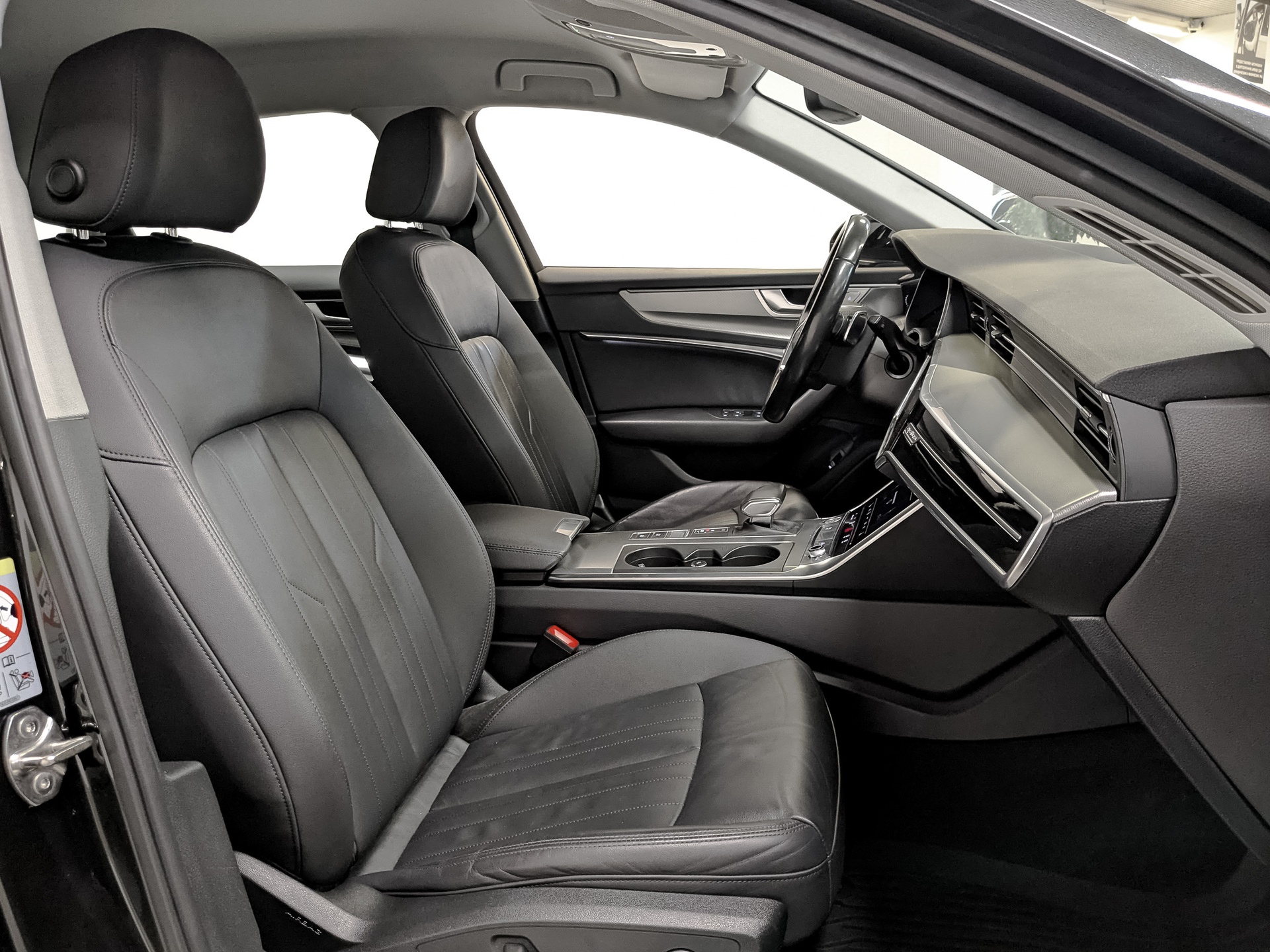 AUDI A6 2.00 (245 л.с), автомат, 2019, пробег 89 838 км