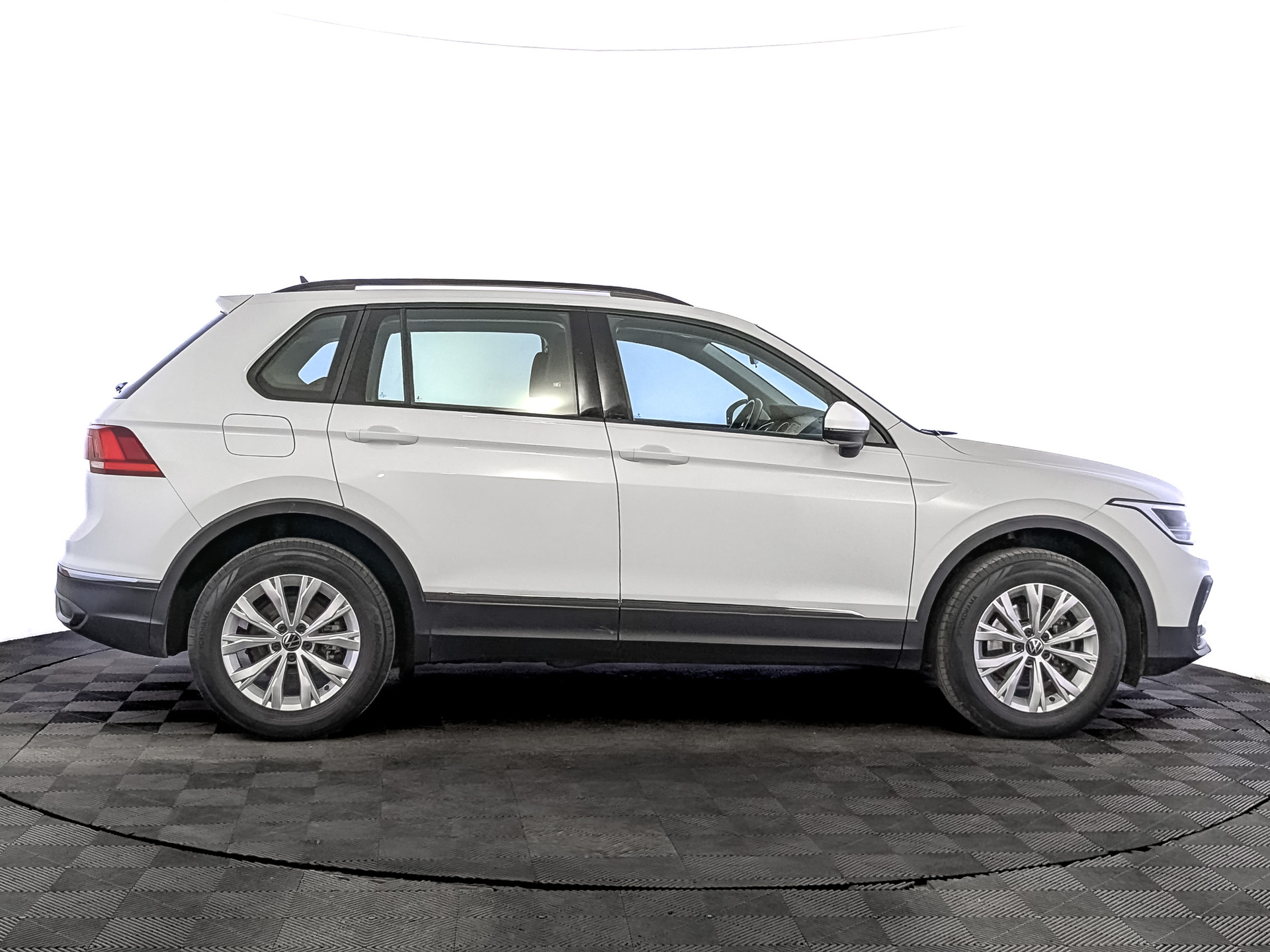 VOLKSWAGEN Tiguan 1.40 (150 л.с), автомат, 2021, пробег 73 888 км