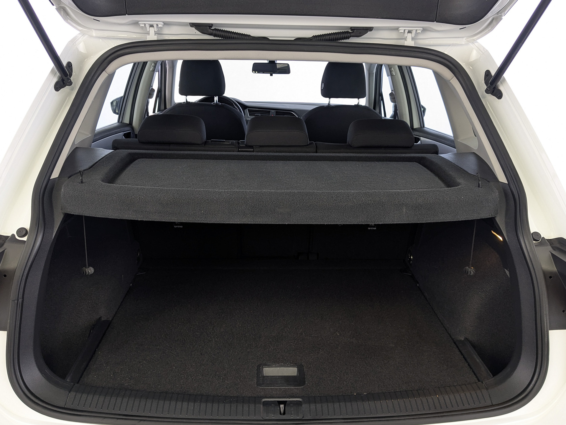 VOLKSWAGEN Tiguan 1.40 (150 л.с), автомат, 2021, пробег 73 888 км