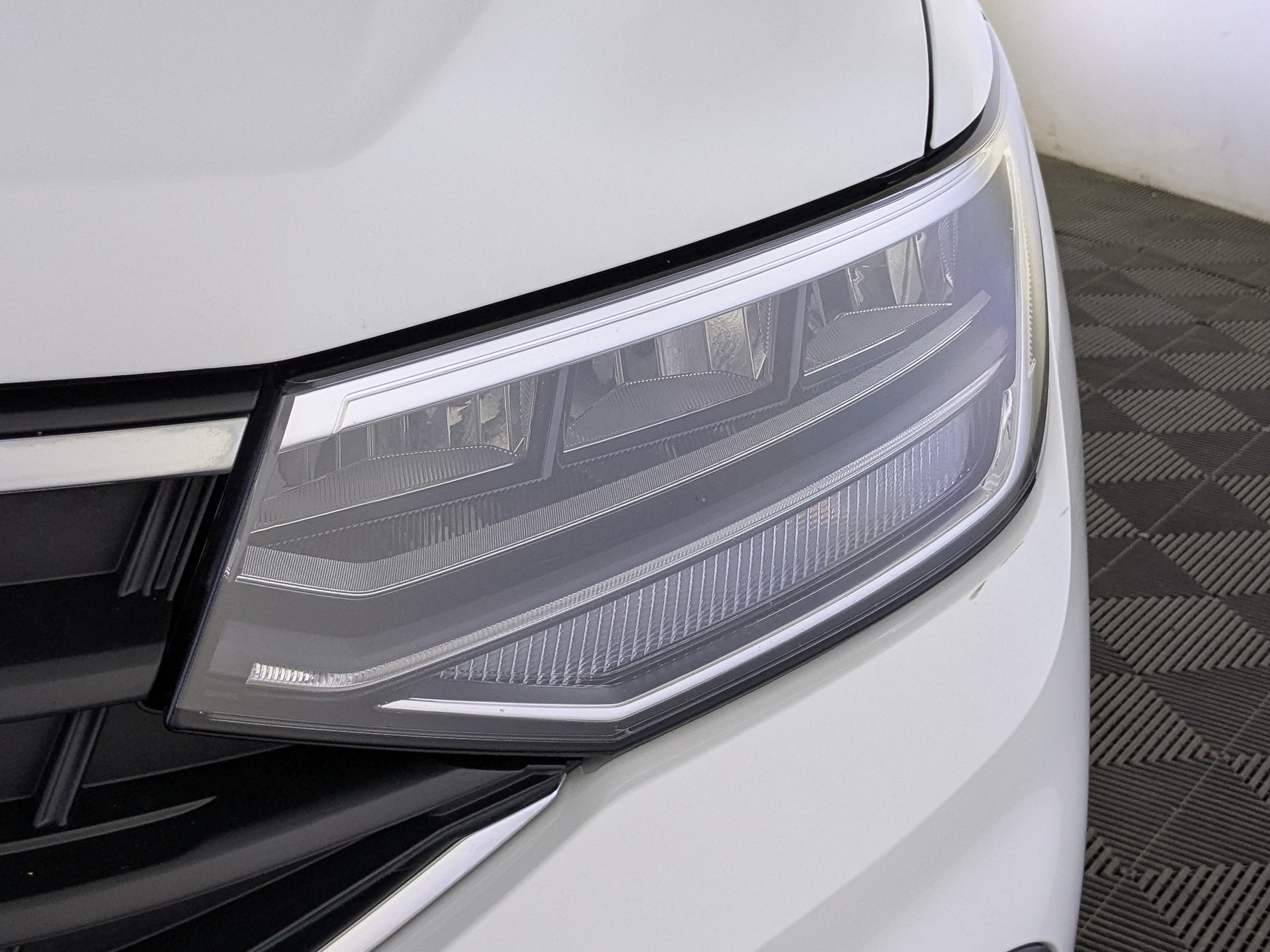 VOLKSWAGEN Tiguan 1.40 (150 л.с), автомат, 2021, пробег 73 888 км