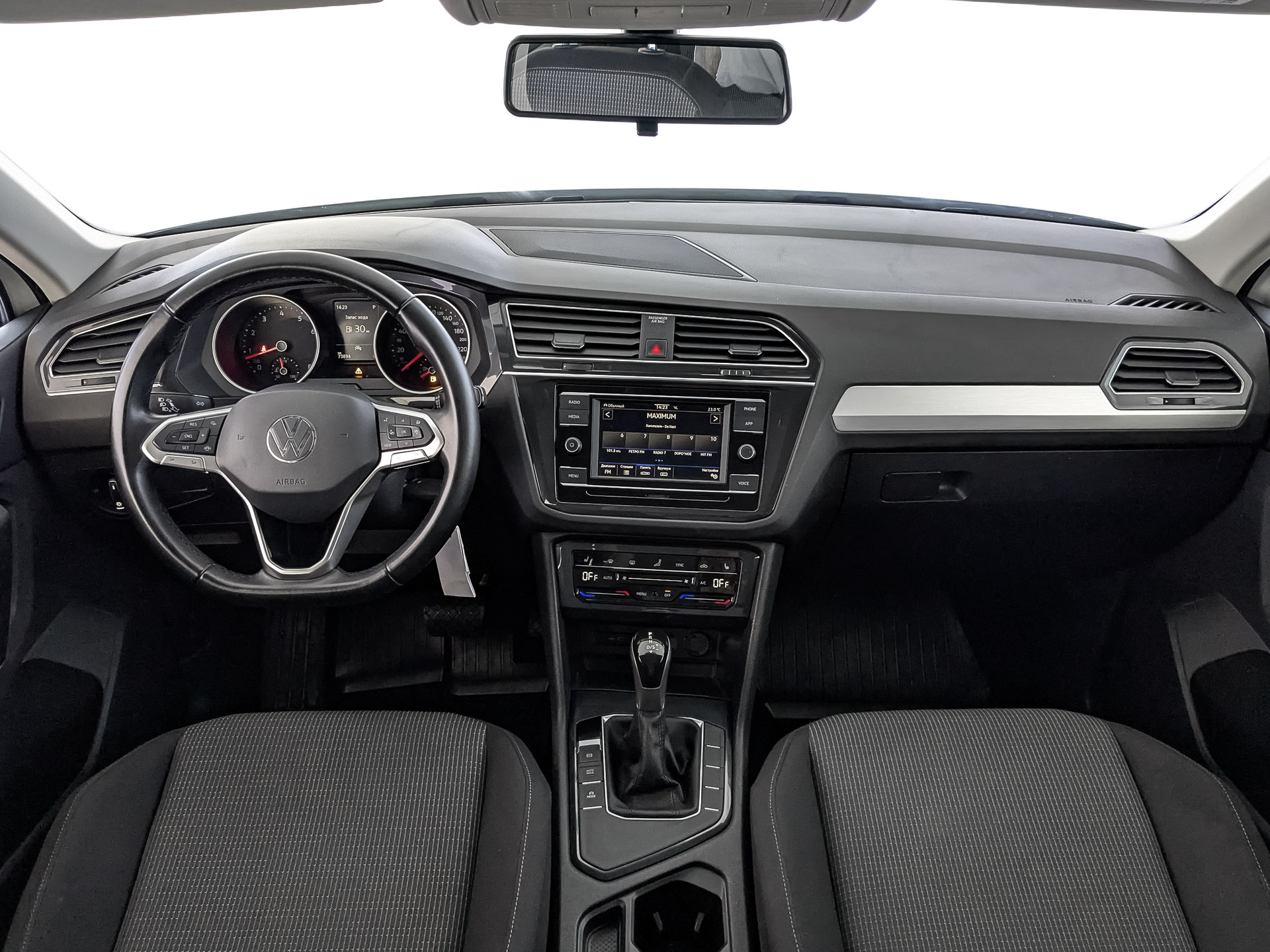 VOLKSWAGEN Tiguan 1.40 (150 л.с), автомат, 2021, пробег 73 888 км