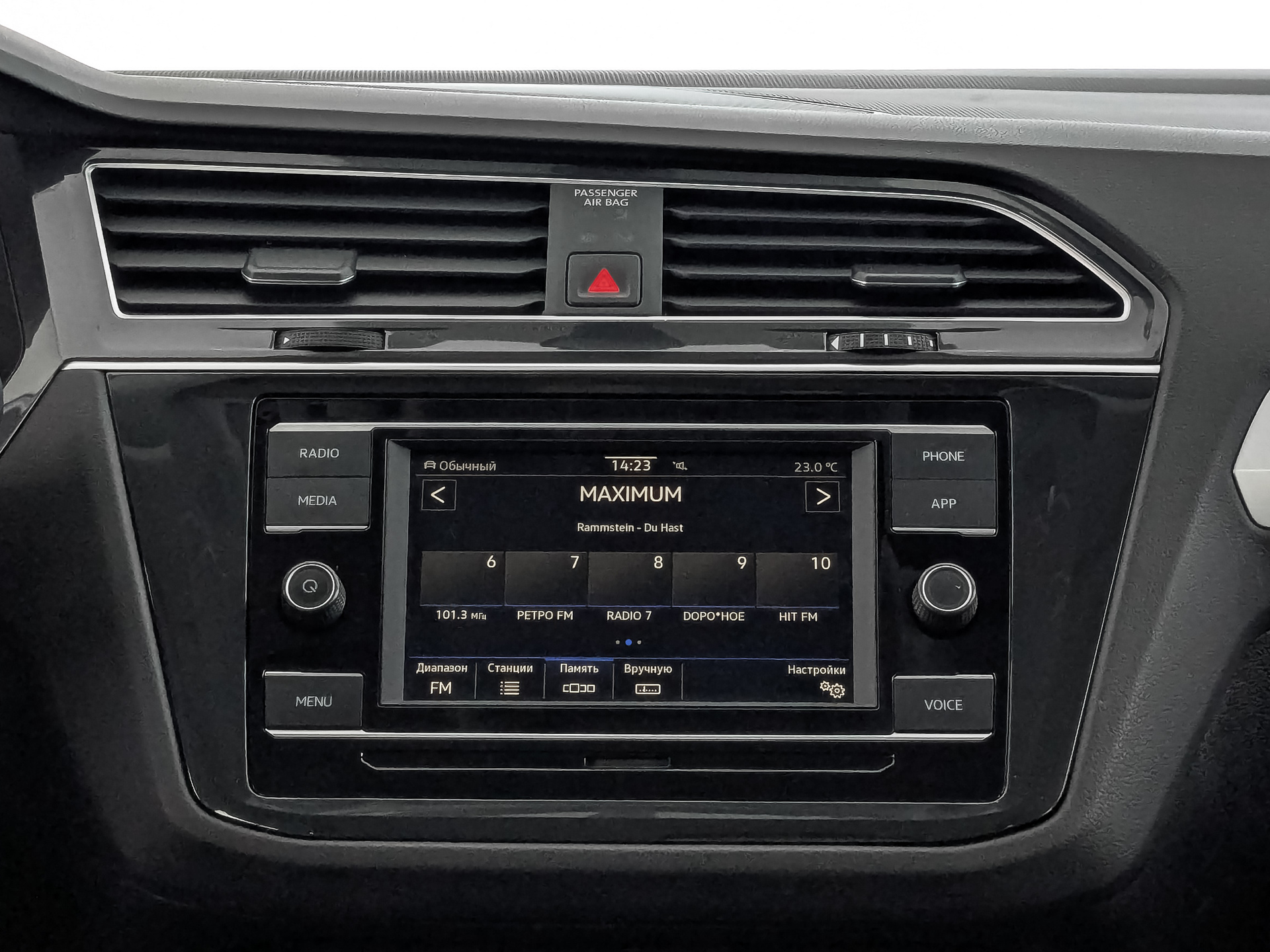 VOLKSWAGEN Tiguan 1.40 (150 л.с), автомат, 2021, пробег 73 888 км