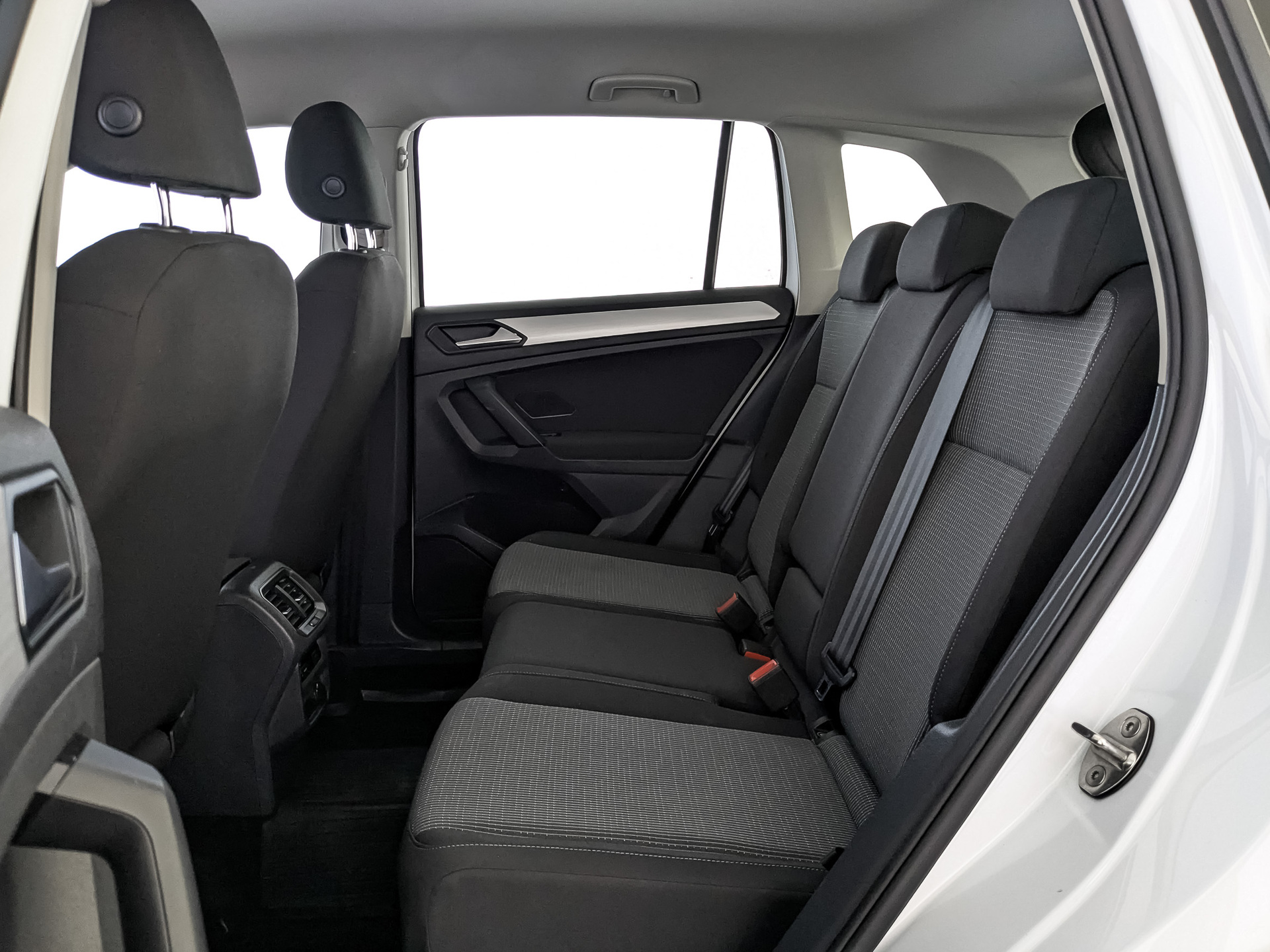 VOLKSWAGEN Tiguan 1.40 (150 л.с), автомат, 2021, пробег 73 888 км