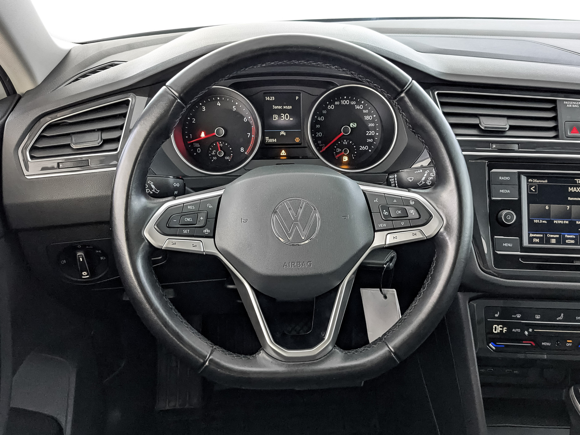 VOLKSWAGEN Tiguan 1.40 (150 л.с), автомат, 2021, пробег 73 888 км