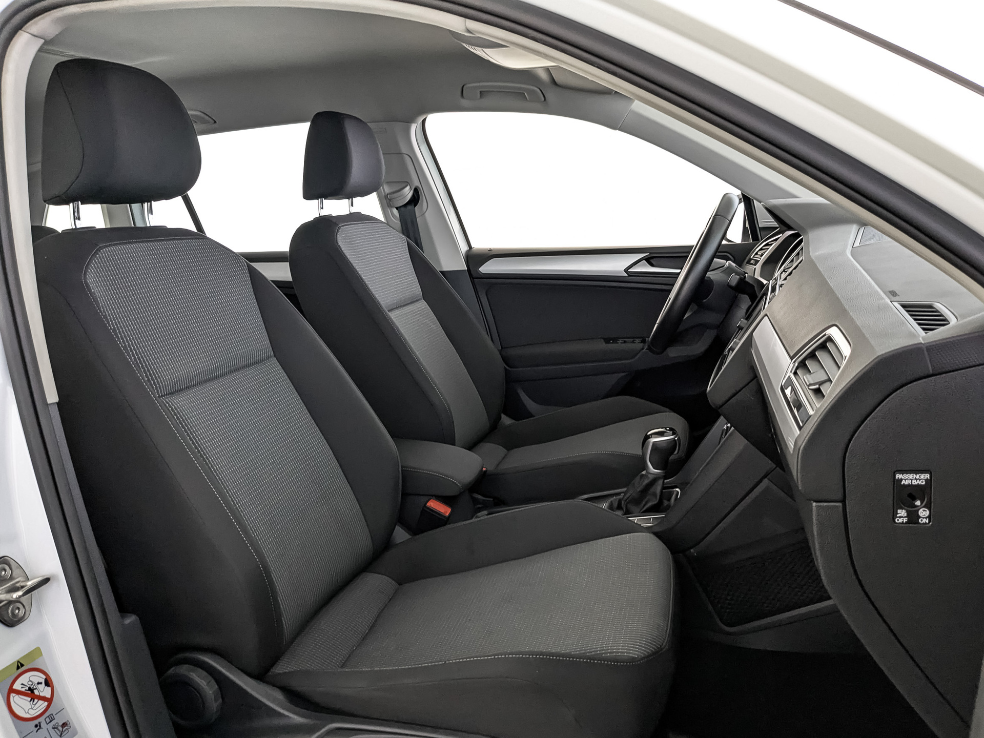 VOLKSWAGEN Tiguan 1.40 (150 л.с), автомат, 2021, пробег 73 888 км