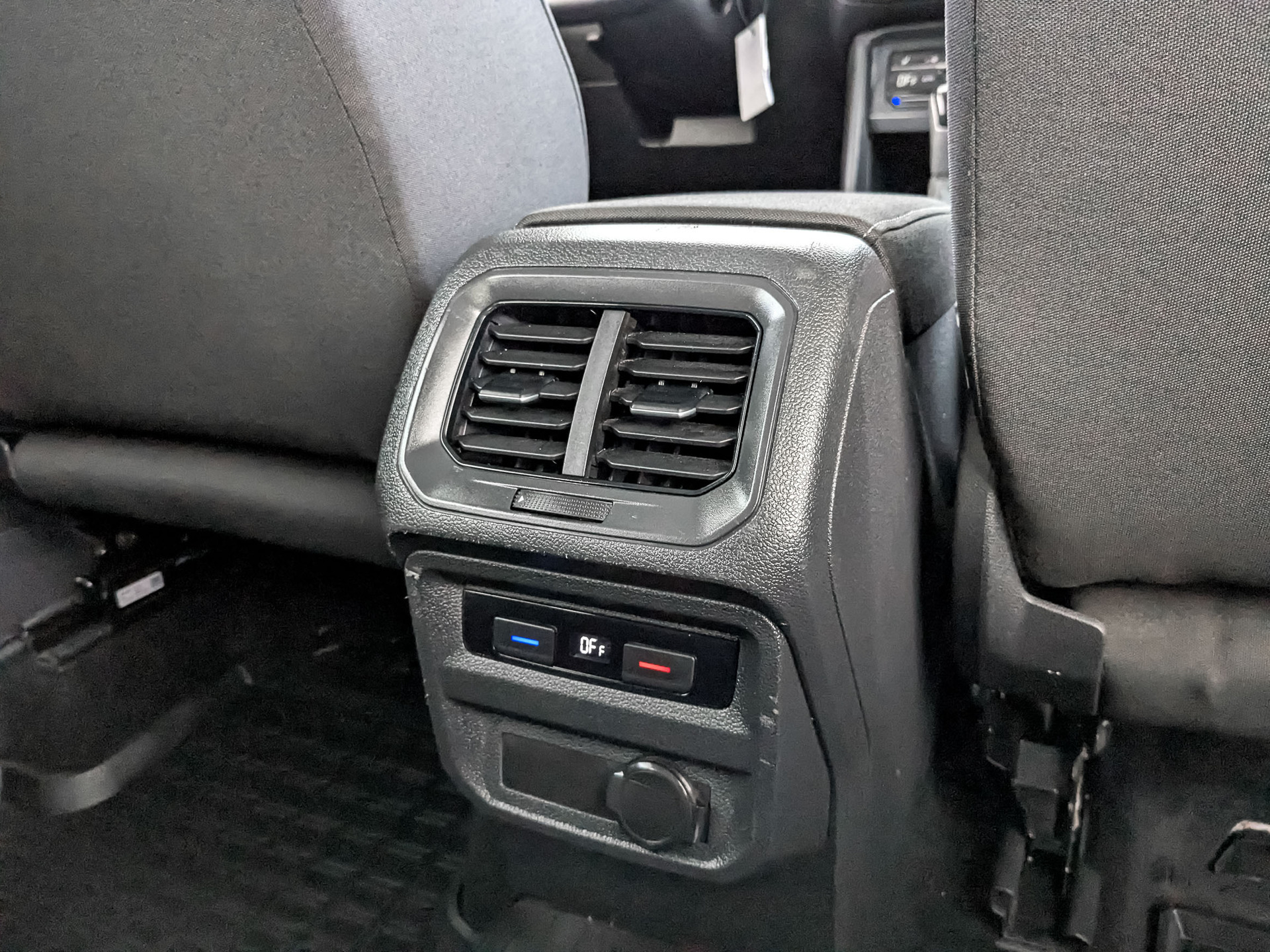 VOLKSWAGEN Tiguan 1.40 (150 л.с), автомат, 2021, пробег 73 888 км