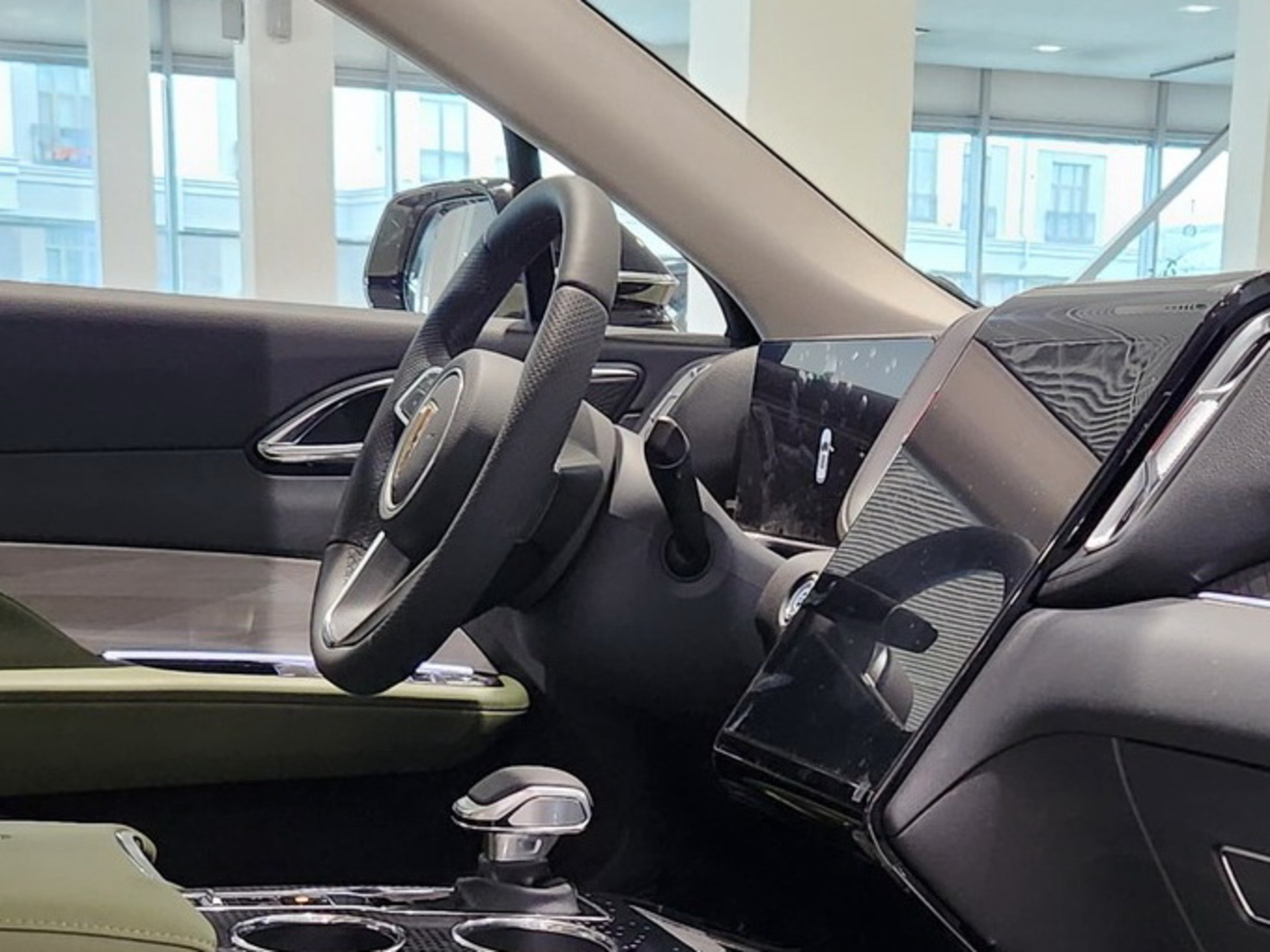 Фото Hongqi HS3 Deluxe 2.0Т/245 8AT 4WD