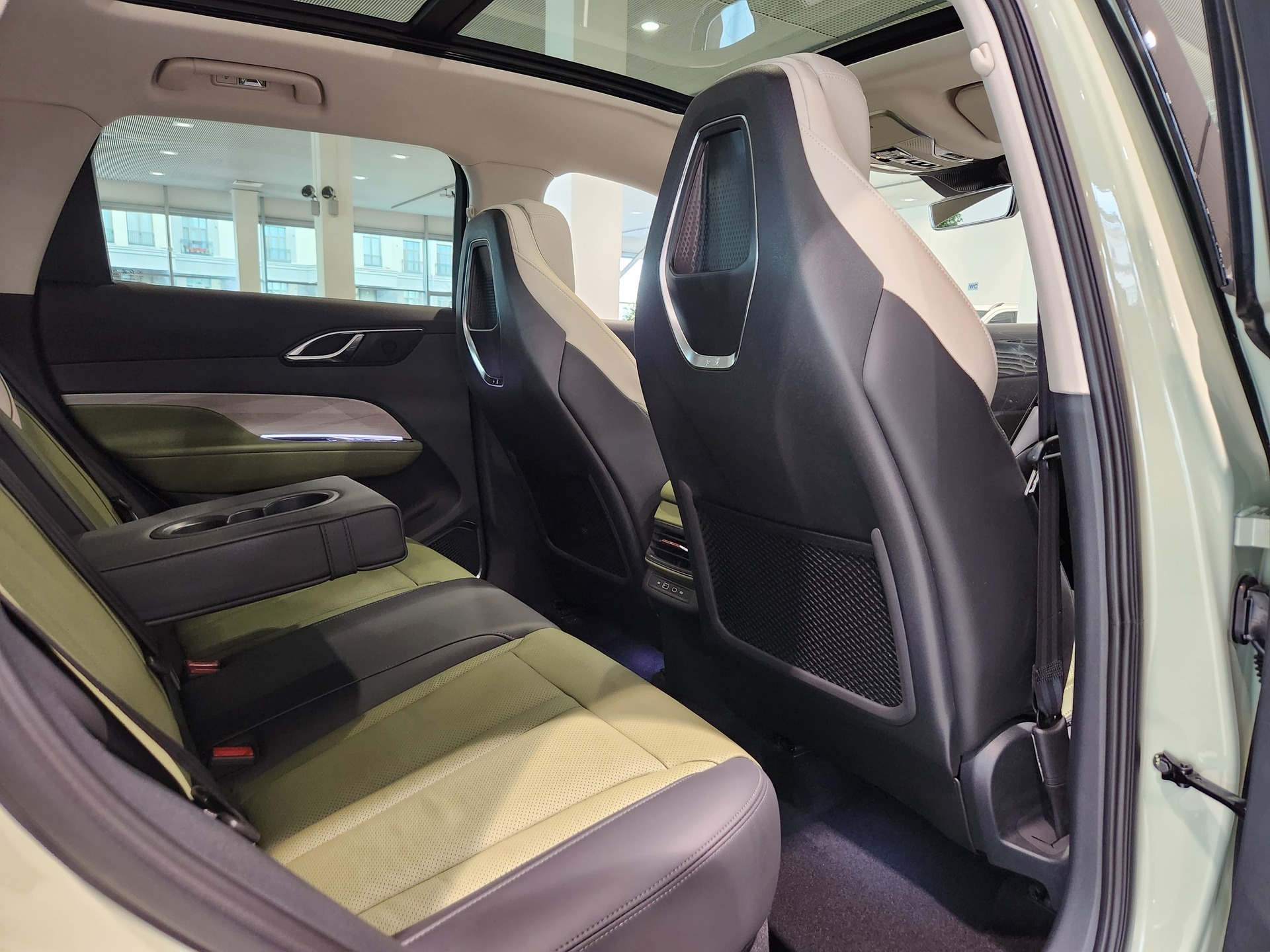 Фото Hongqi HS3 Deluxe 2.0Т/245 8AT 4WD