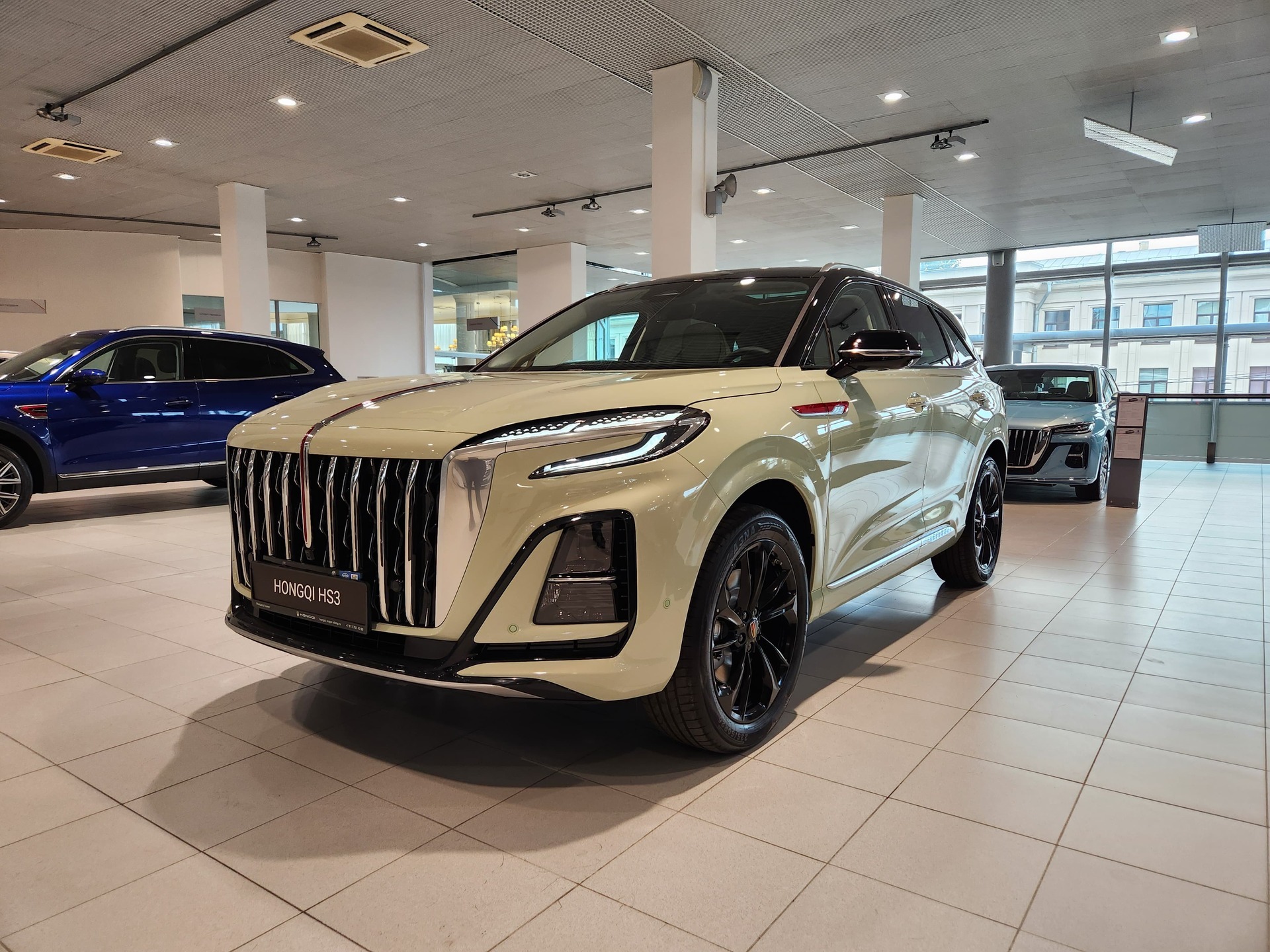 Фото Hongqi HS3 Deluxe 2.0Т/245 8AT 4WD
