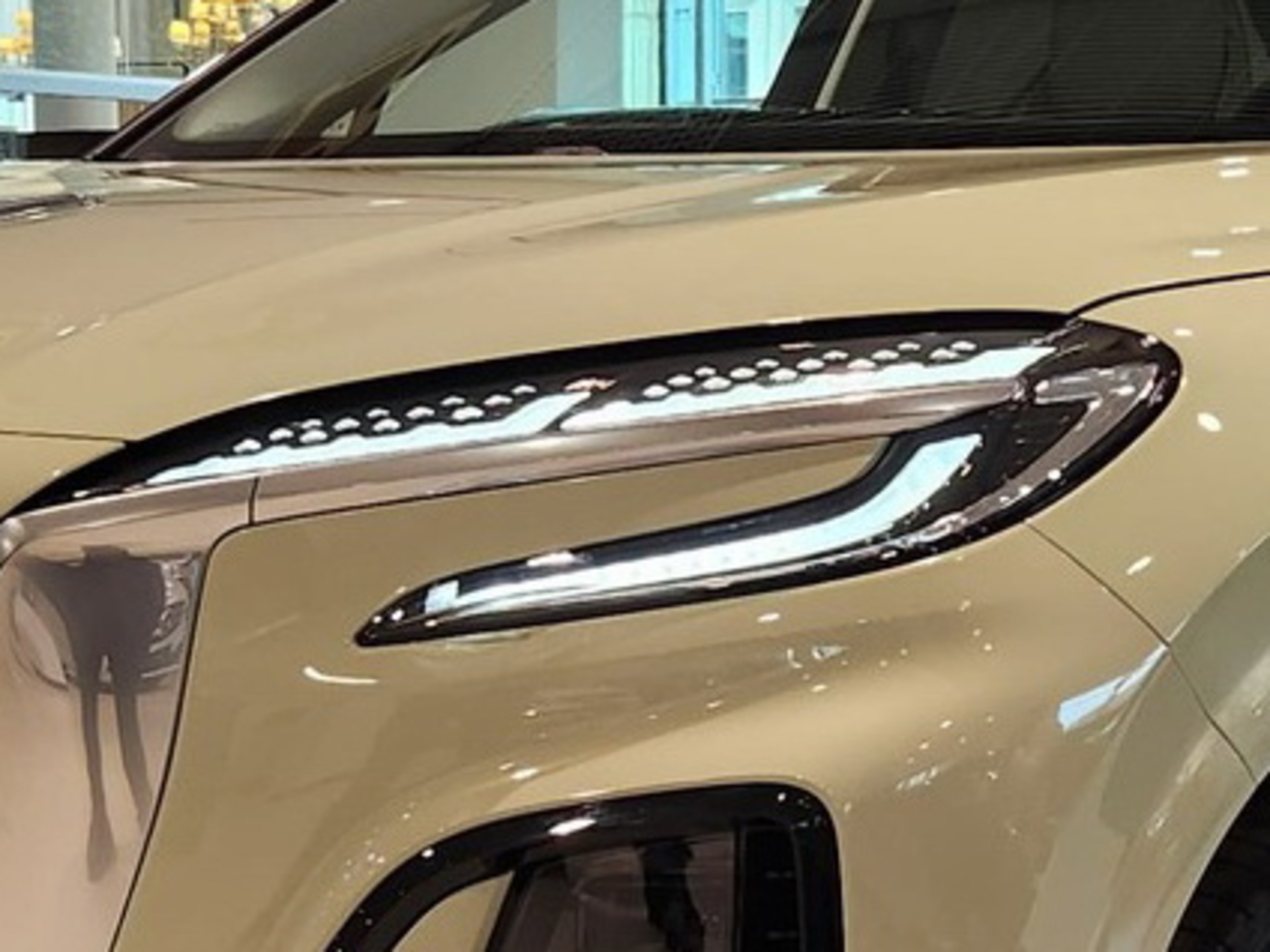 Фото Hongqi HS3 Deluxe 2.0Т/245 8AT 4WD