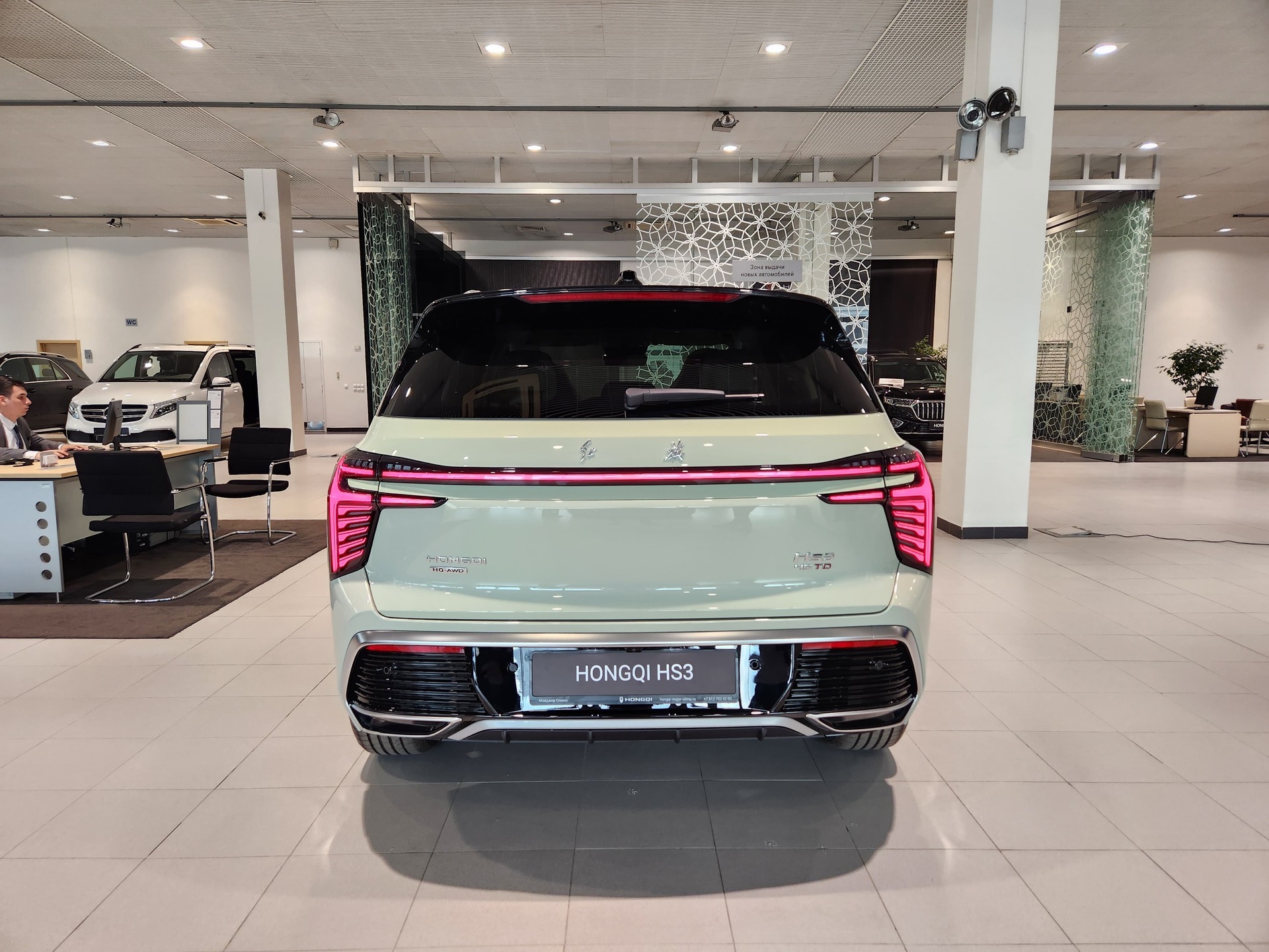 Фото Hongqi HS3 Deluxe 2.0Т/245 8AT 4WD
