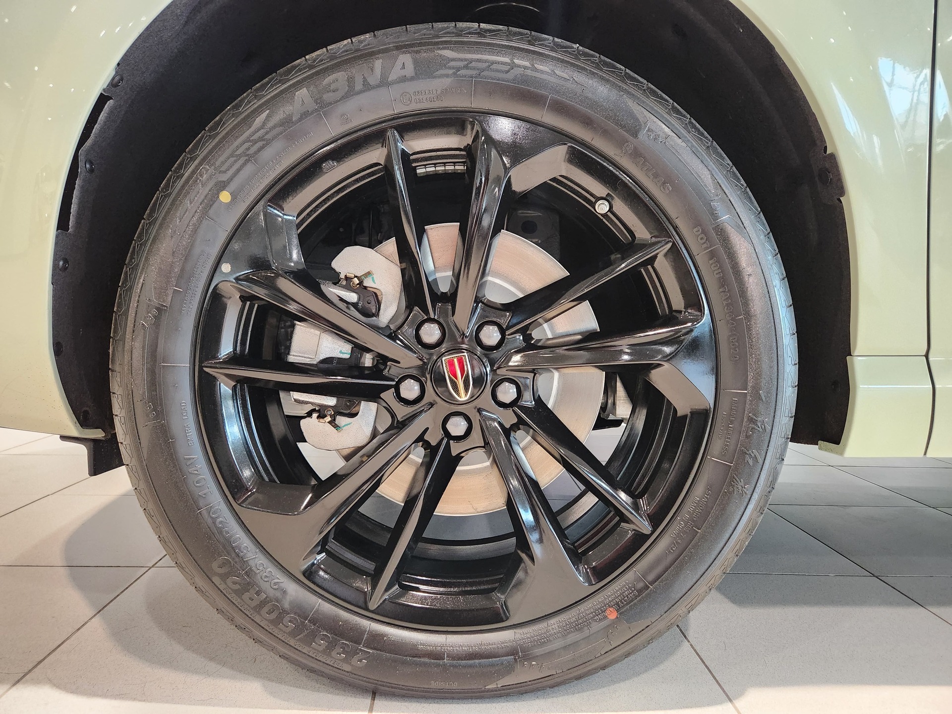 Фото Hongqi HS3 Deluxe 2.0Т/245 8AT 4WD