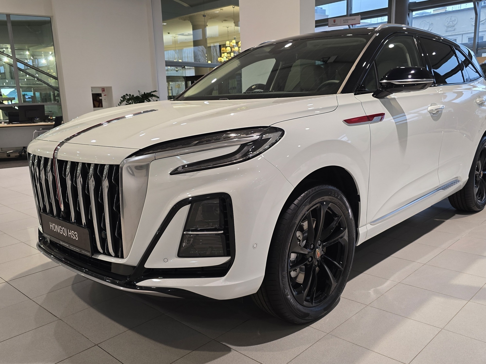 Фото Hongqi HS3 Deluxe 2.0Т/245 8AT 4WD