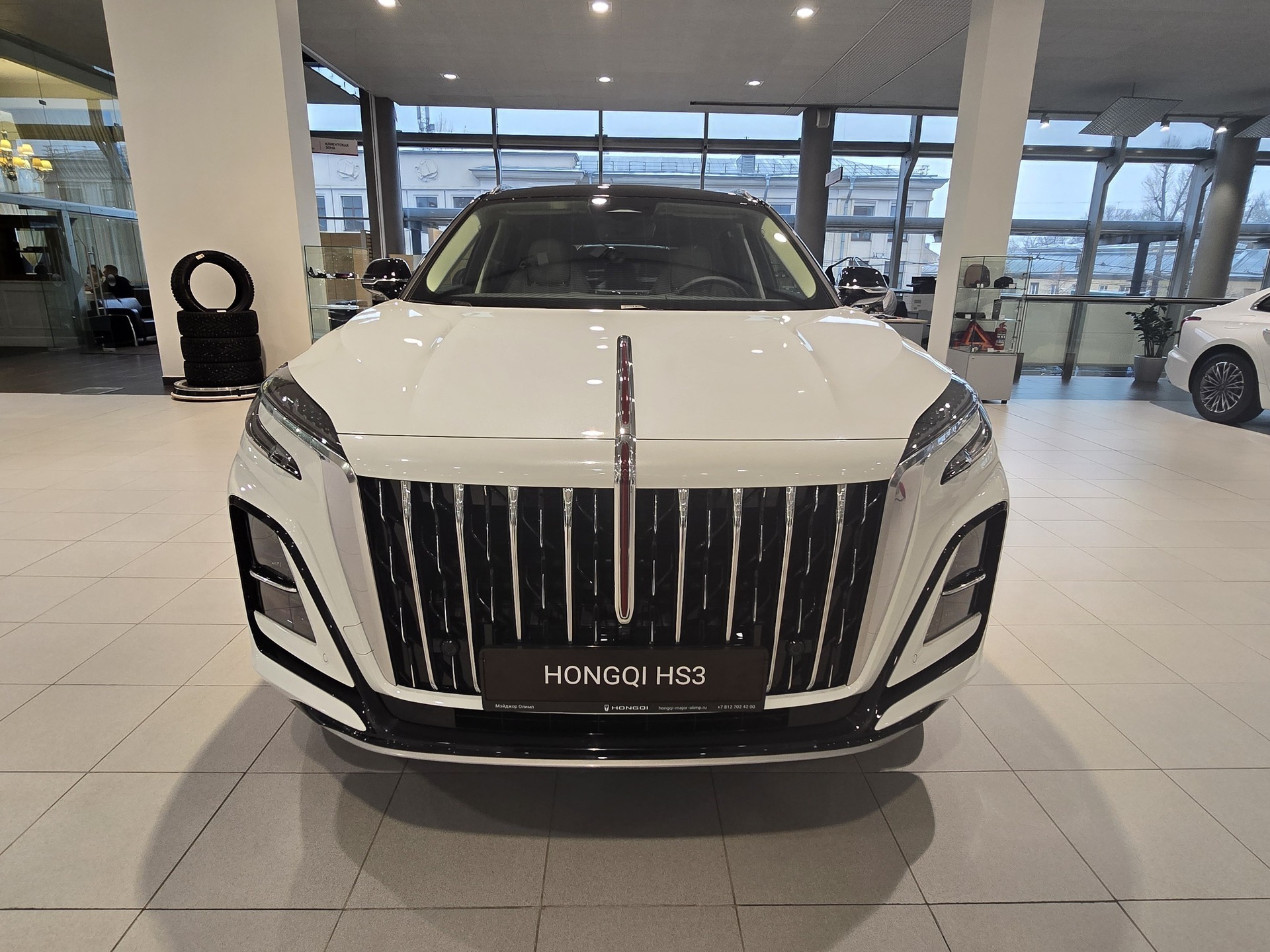 Фото Hongqi HS3 Deluxe 2.0Т/245 8AT 4WD