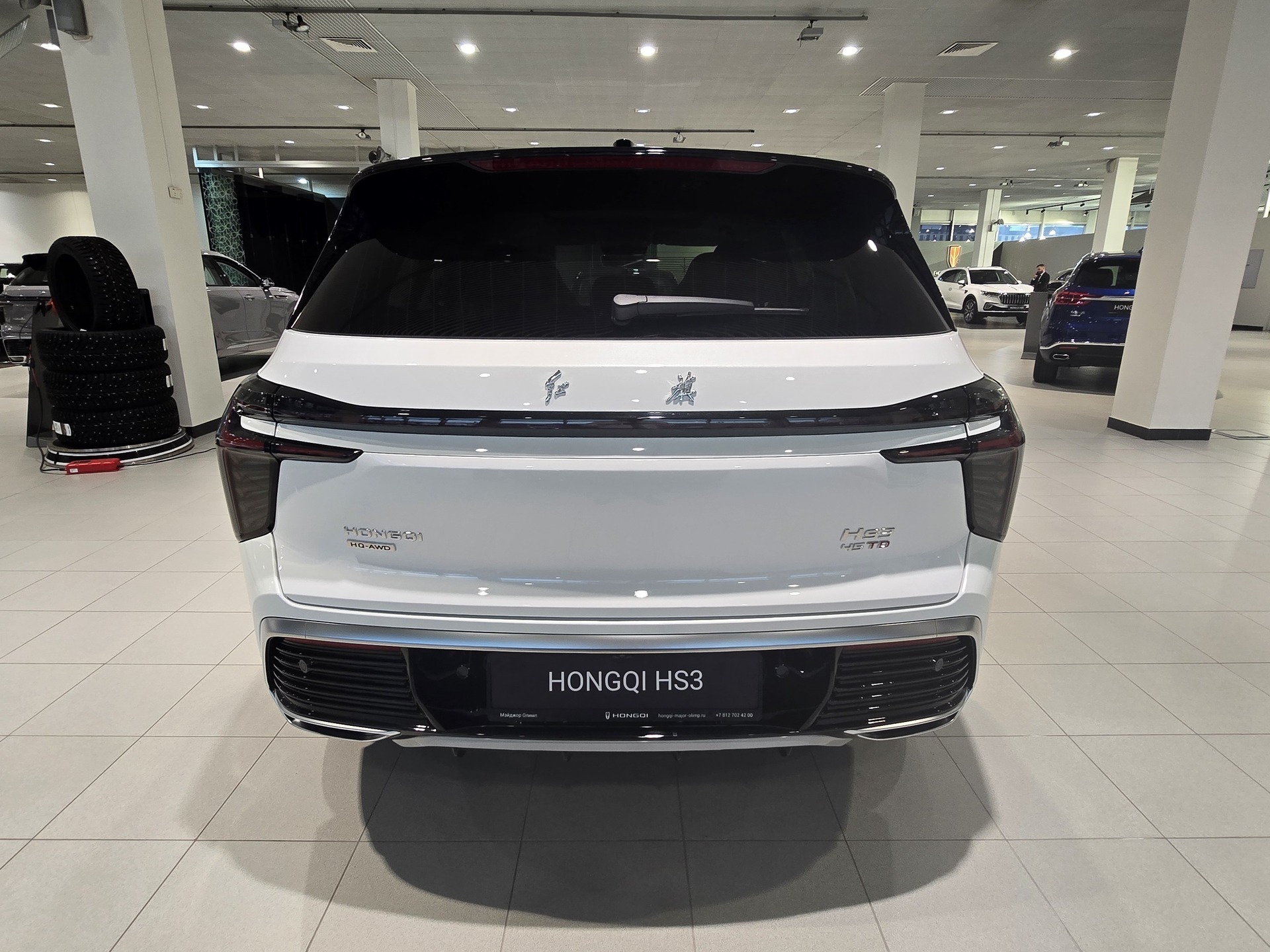 Фото Hongqi HS3 Deluxe 2.0Т/245 8AT 4WD