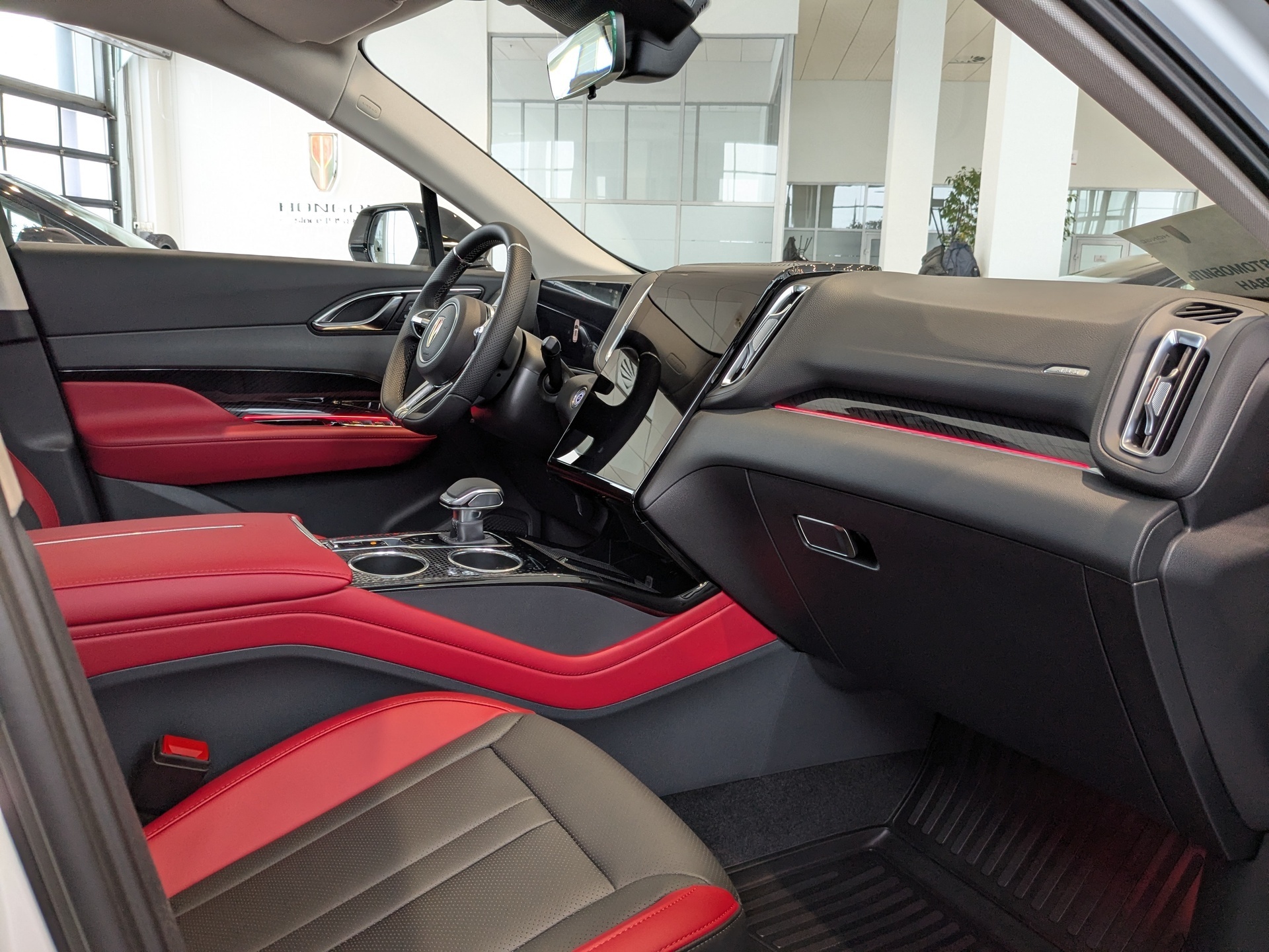 Фото Hongqi HS3 Comfort 1.5Т/156 7RT FWD