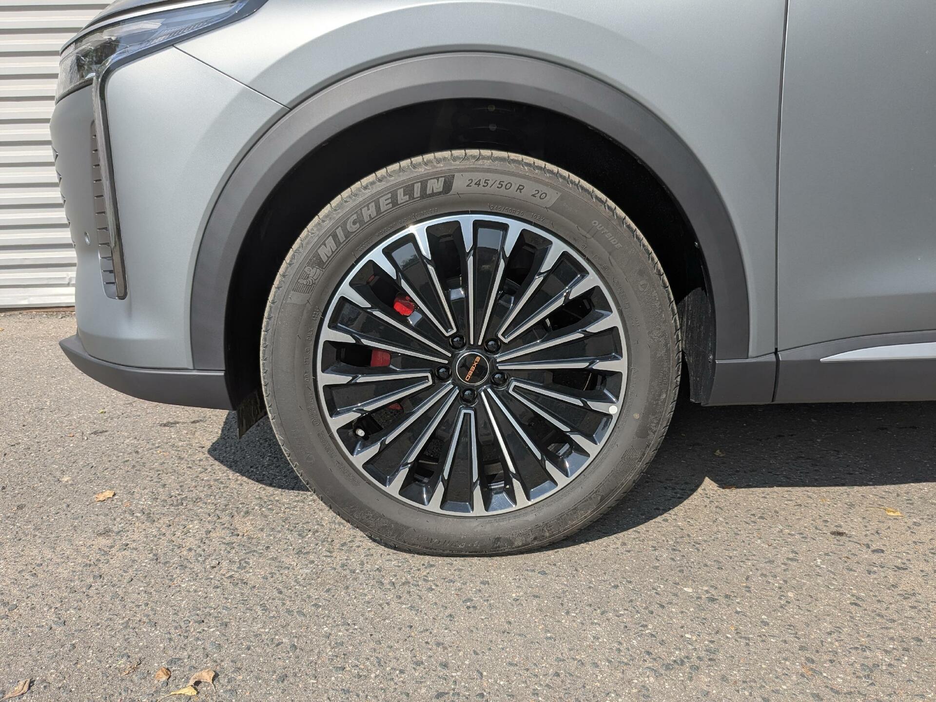 Фото Exeed RX Premium 2.0T/249 8AT 4WD