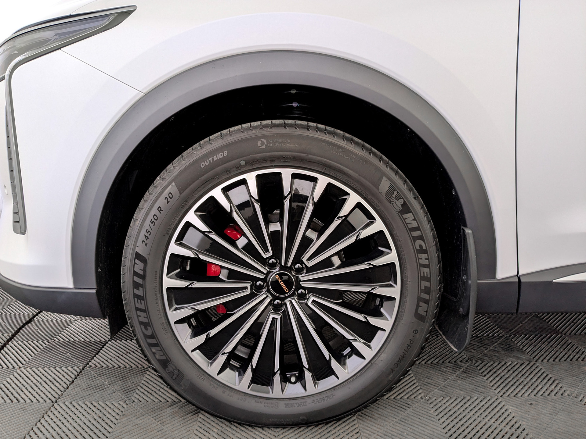 Фото Exeed RX Premium 2.0T/249 8AT 4WD