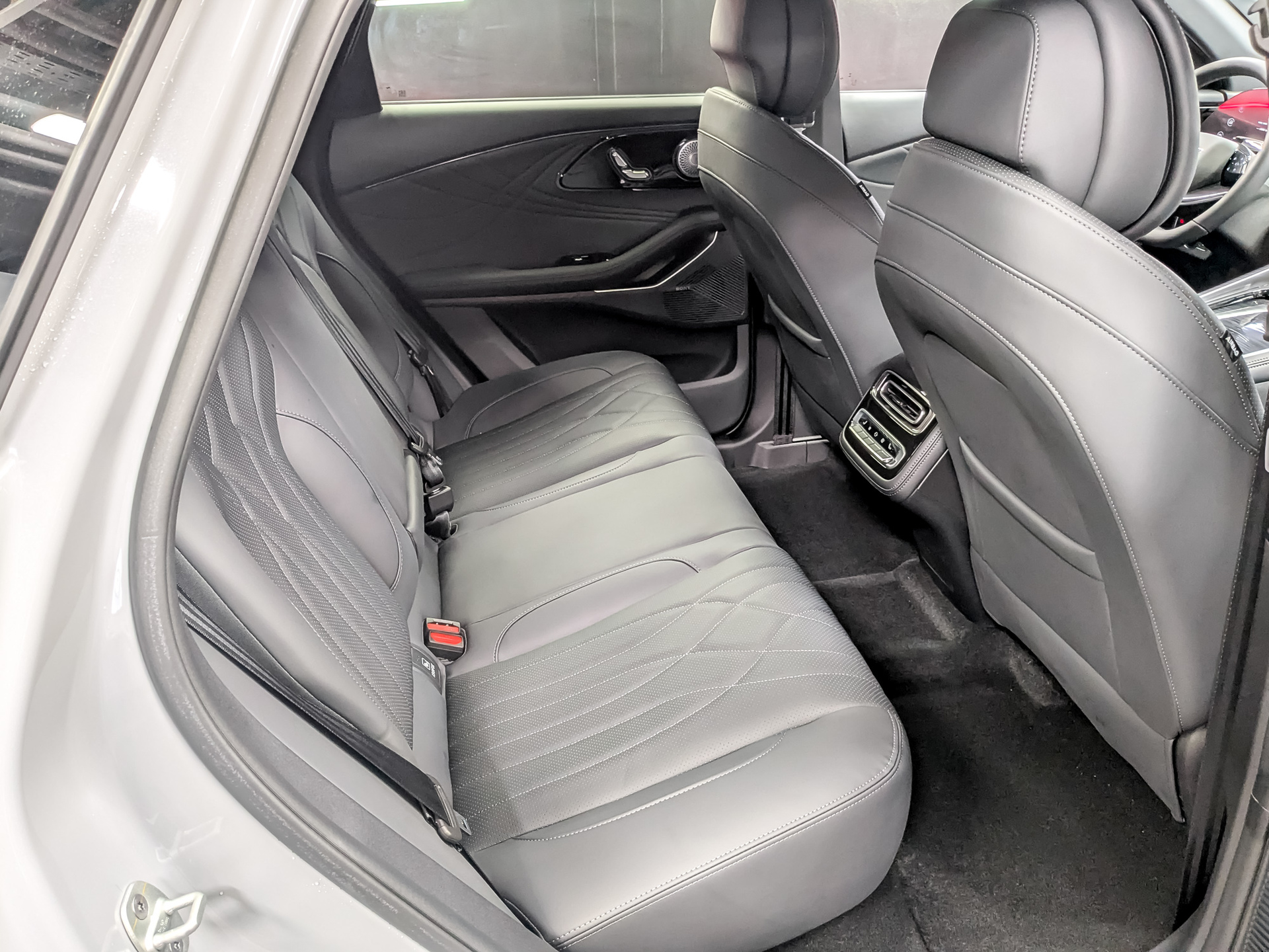 Фото Exeed RX Premium 2.0T/249 8AT 4WD