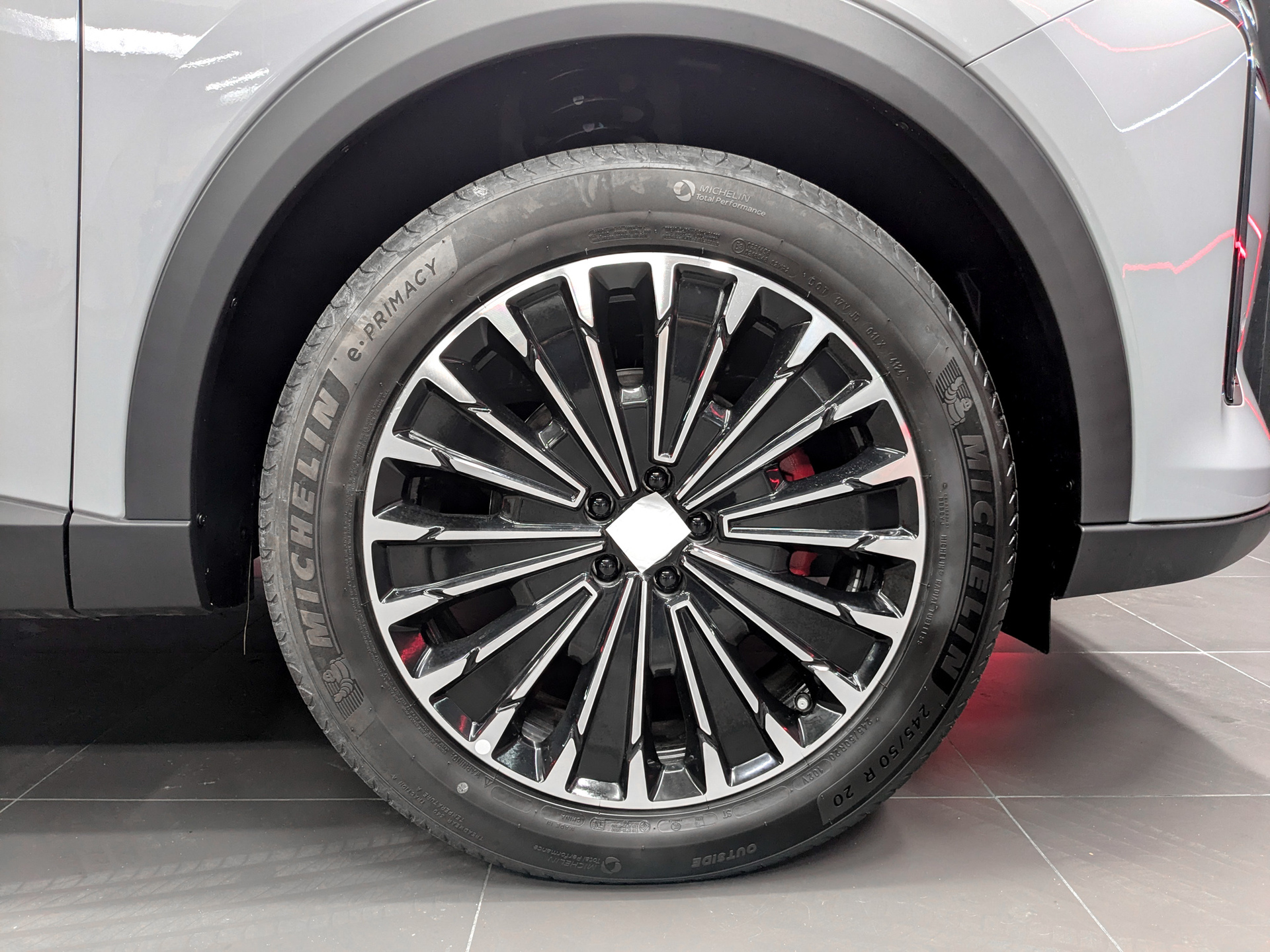 Фото Exeed RX Premium 2.0T/249 8AT 4WD