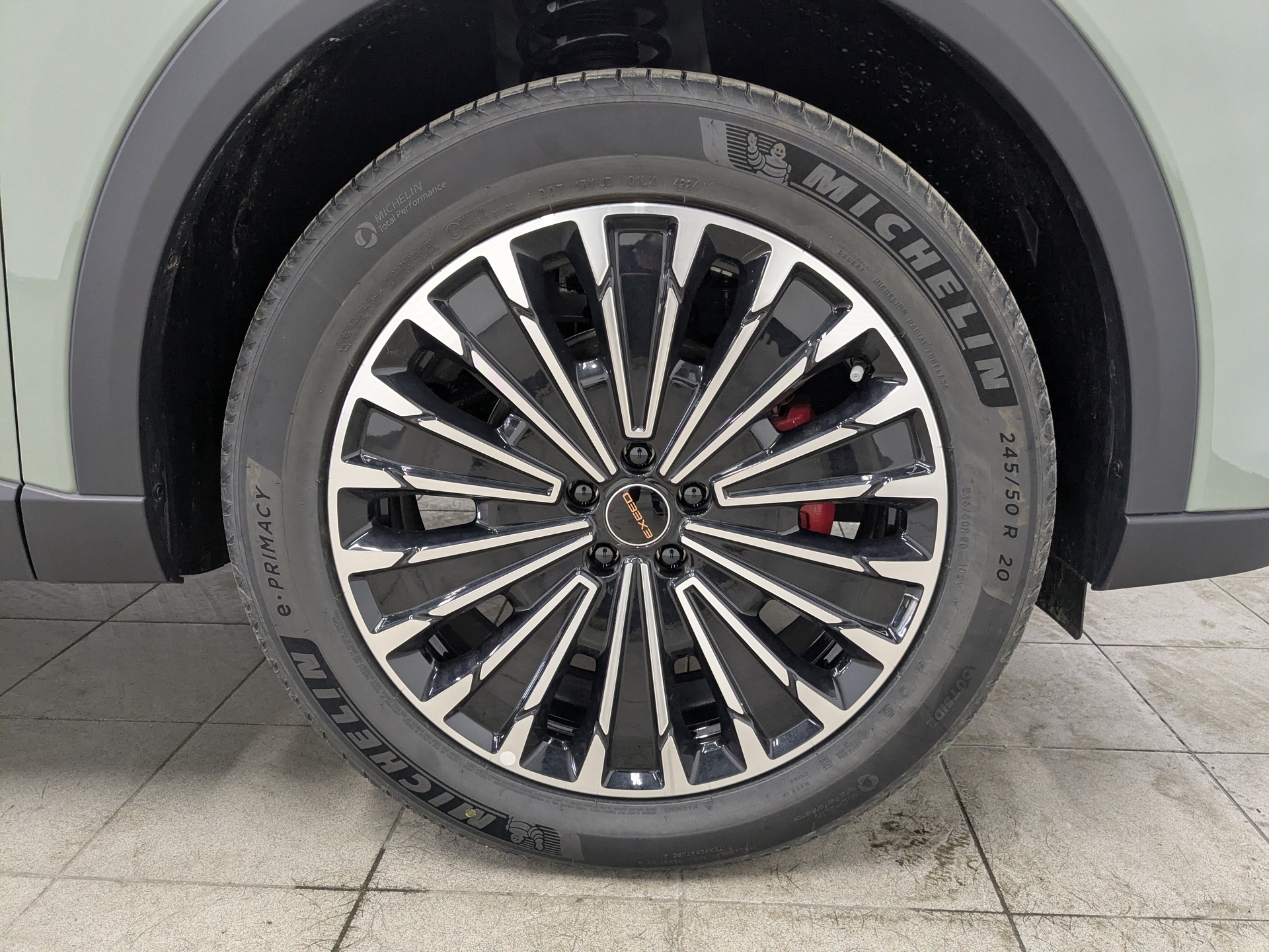 Фото Exeed RX Premium 2.0T/249 8AT 4WD