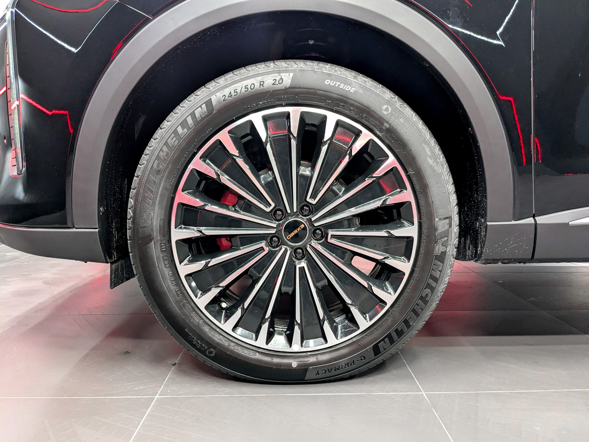 Фото Exeed RX Premium 2.0T/249 8AT 4WD