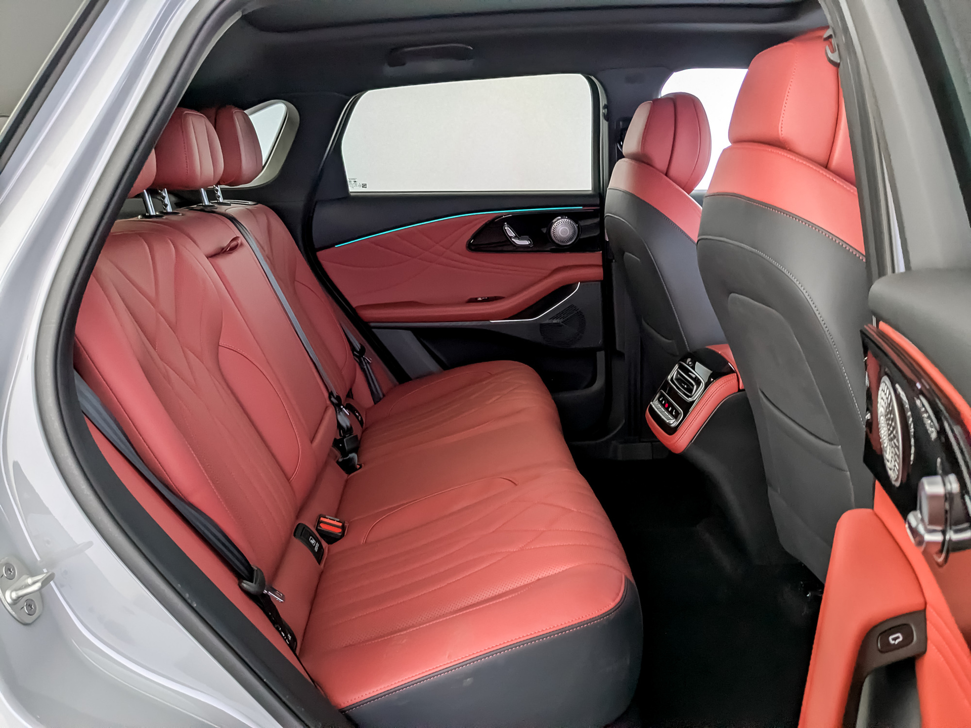 Фото Exeed RX Premium 2.0T/249 8AT 4WD