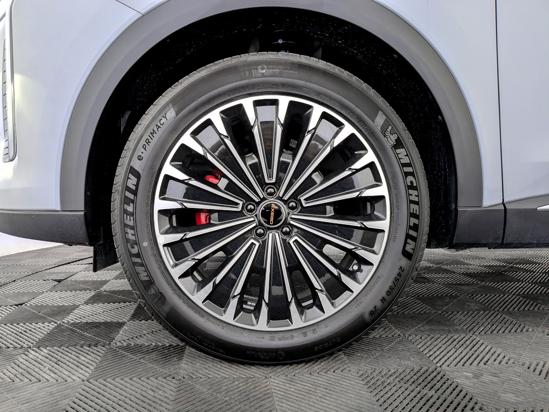 Фото Exeed RX Premium 2.0T/249 8AT 4WD