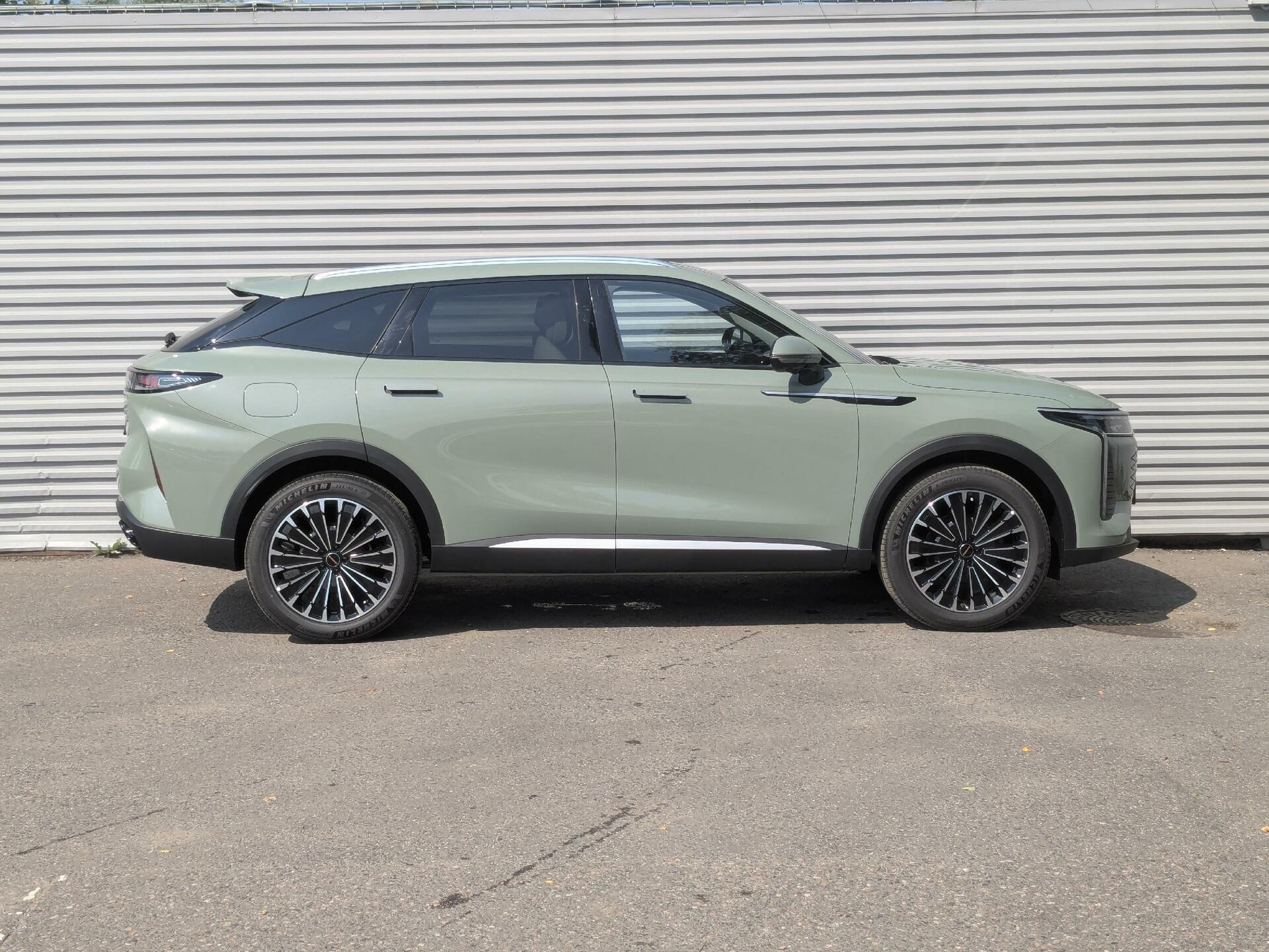Фото Exeed RX Premium 2.0T/249 8AT 4WD
