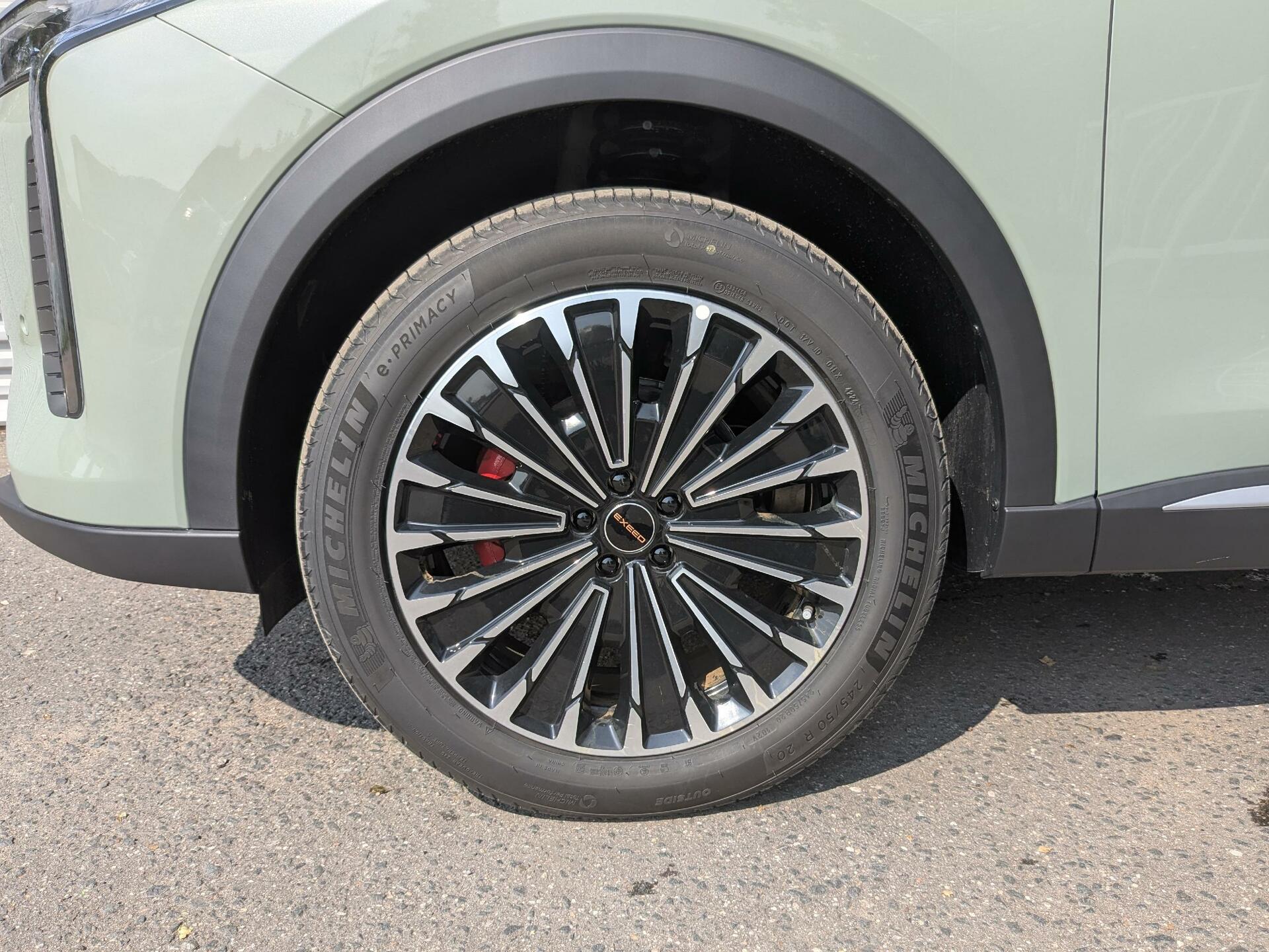 Фото Exeed RX Premium 2.0T/249 8AT 4WD