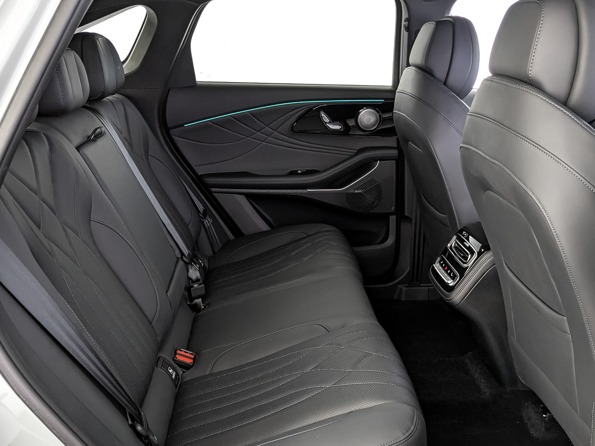 Фото Exeed RX Premium 2.0T/249 8AT 4WD