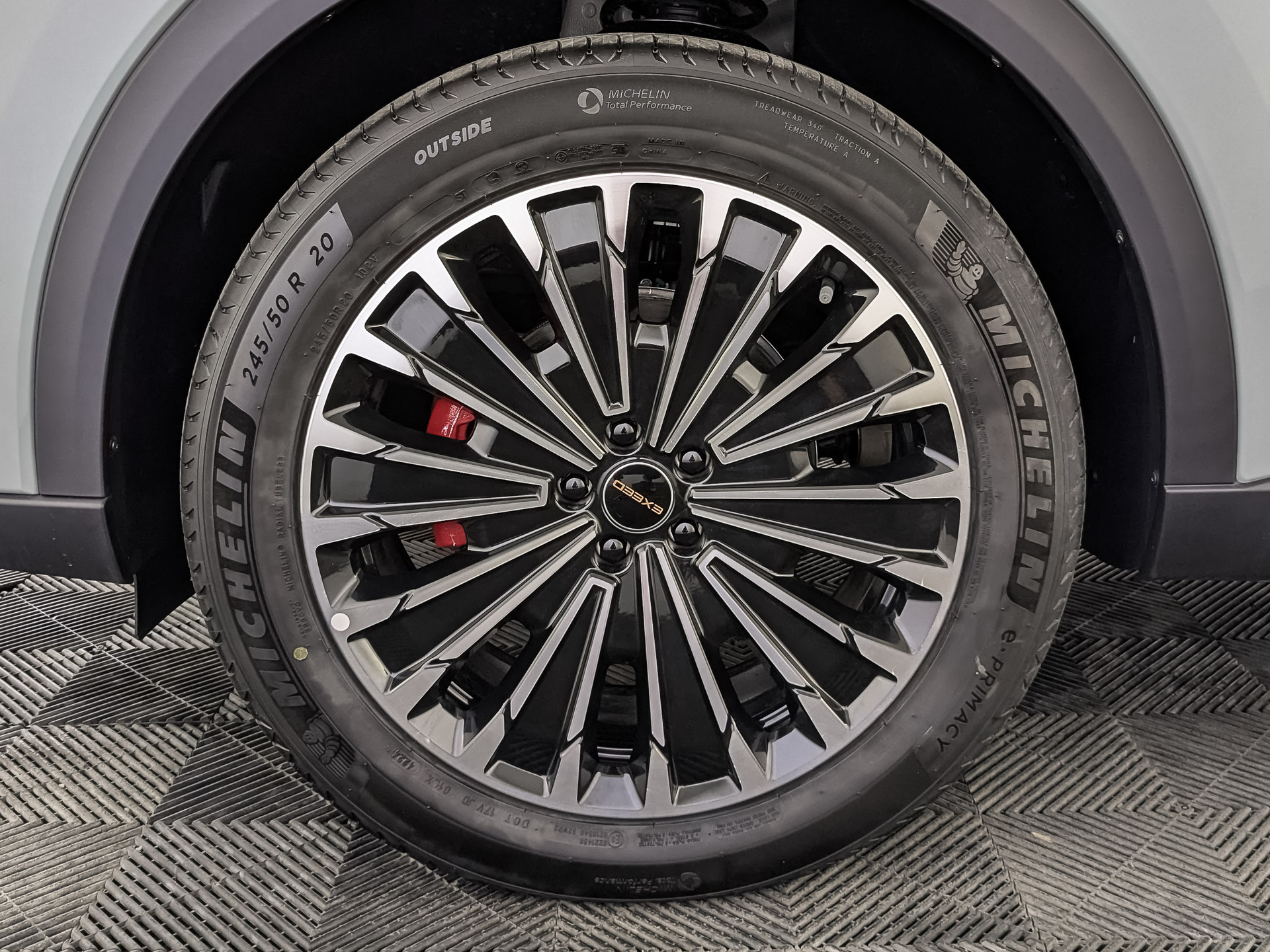 Фото Exeed RX Premium 2.0T/249 8AT 4WD