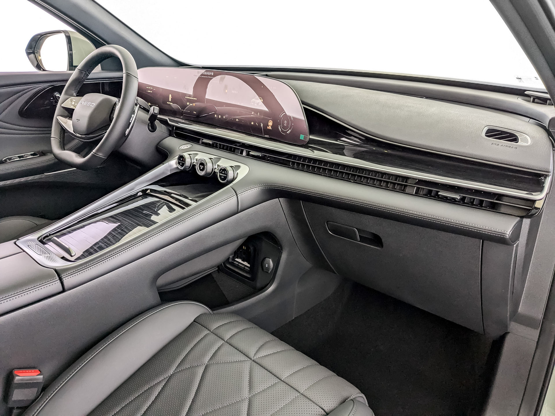 Фото Exeed RX Flagship 2.0T/249 8AT 4WD