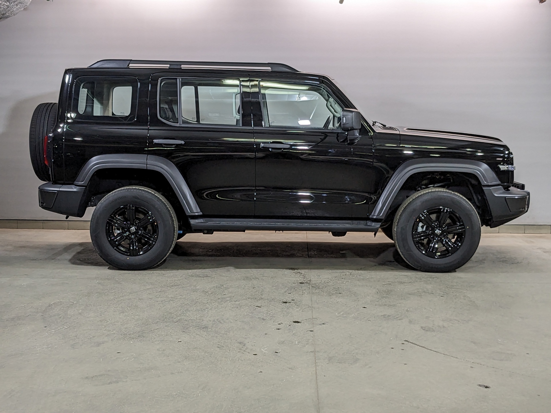 Фото Tank 300 Драйв (Adventure) 2.0T/218 8AT 4WD