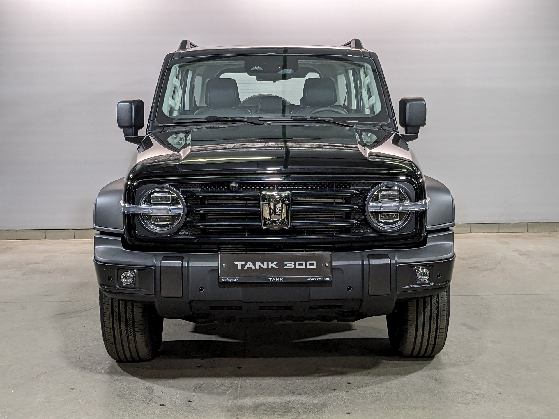 Фото Tank 300 Драйв (Adventure) 2.0T/218 8AT 4WD