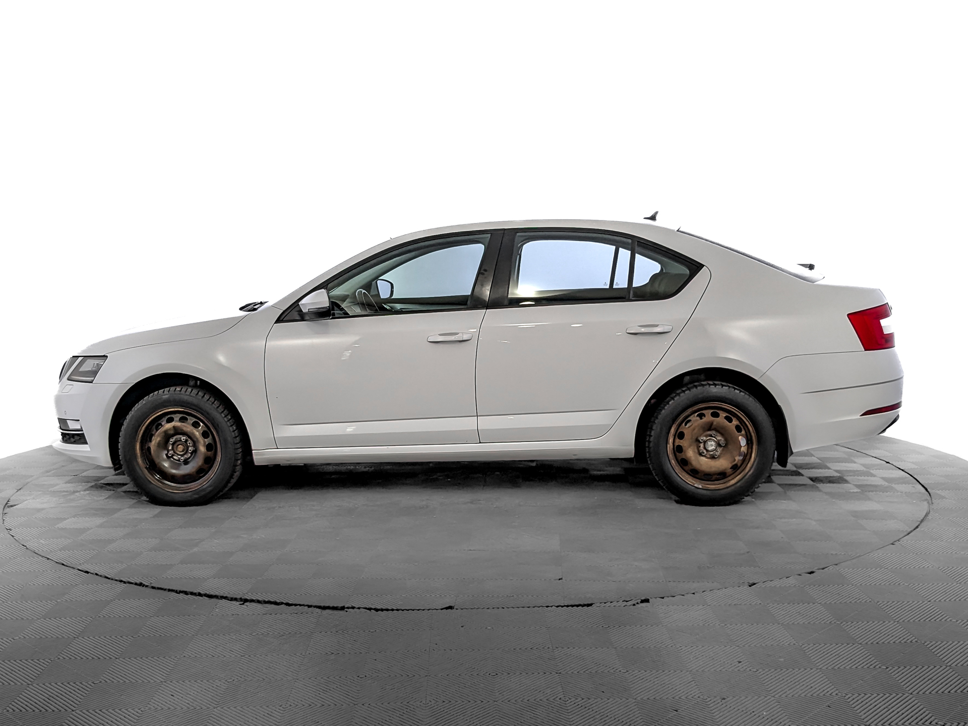 SKODA Octavia 1.60 (110 л.с), автомат, 2020, пробег 118 839 км
