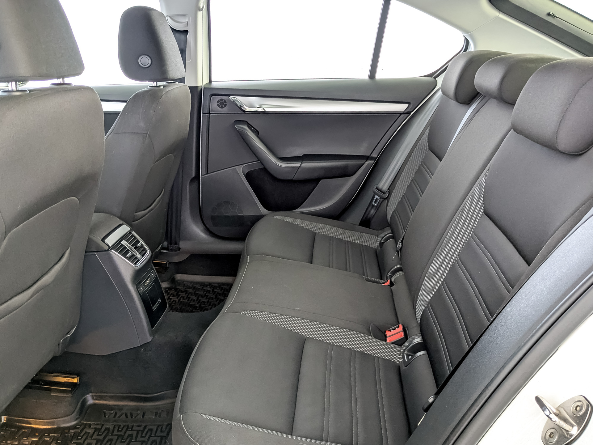 SKODA Octavia 1.60 (110 л.с), автомат, 2020, пробег 118 839 км