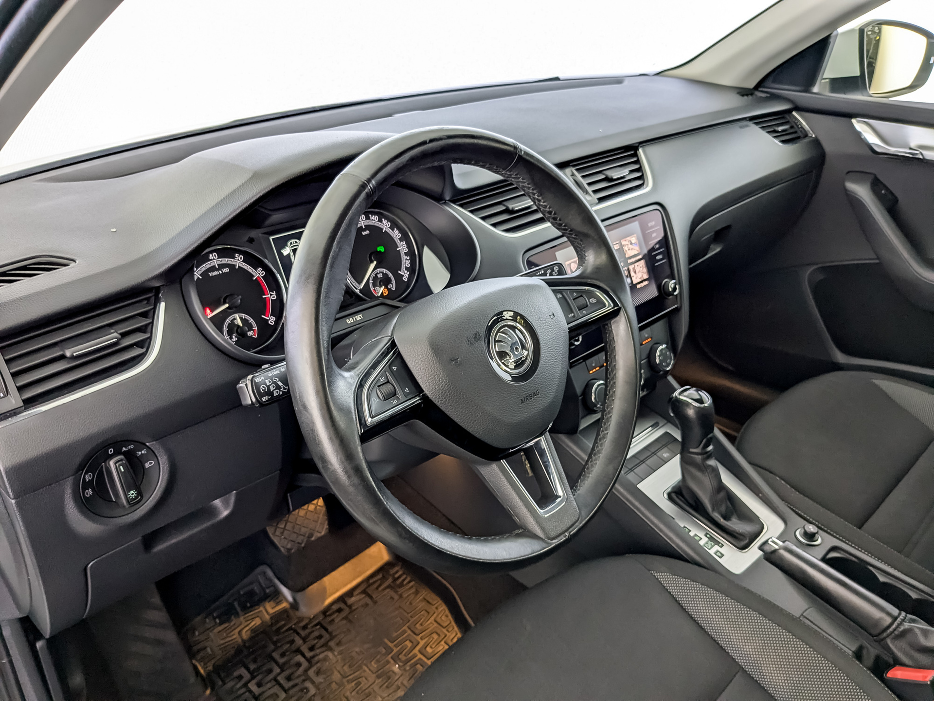 SKODA Octavia 1.60 (110 л.с), автомат, 2020, пробег 118 839 км