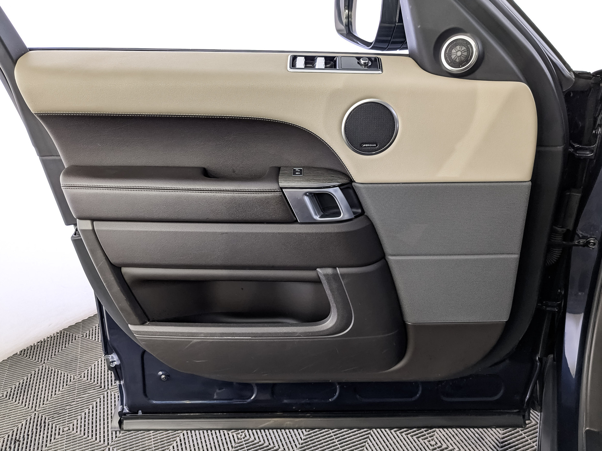 LAND ROVER Range Rover Sport 3.00 (249 л.с), автомат, 2020, пробег 135 976 км