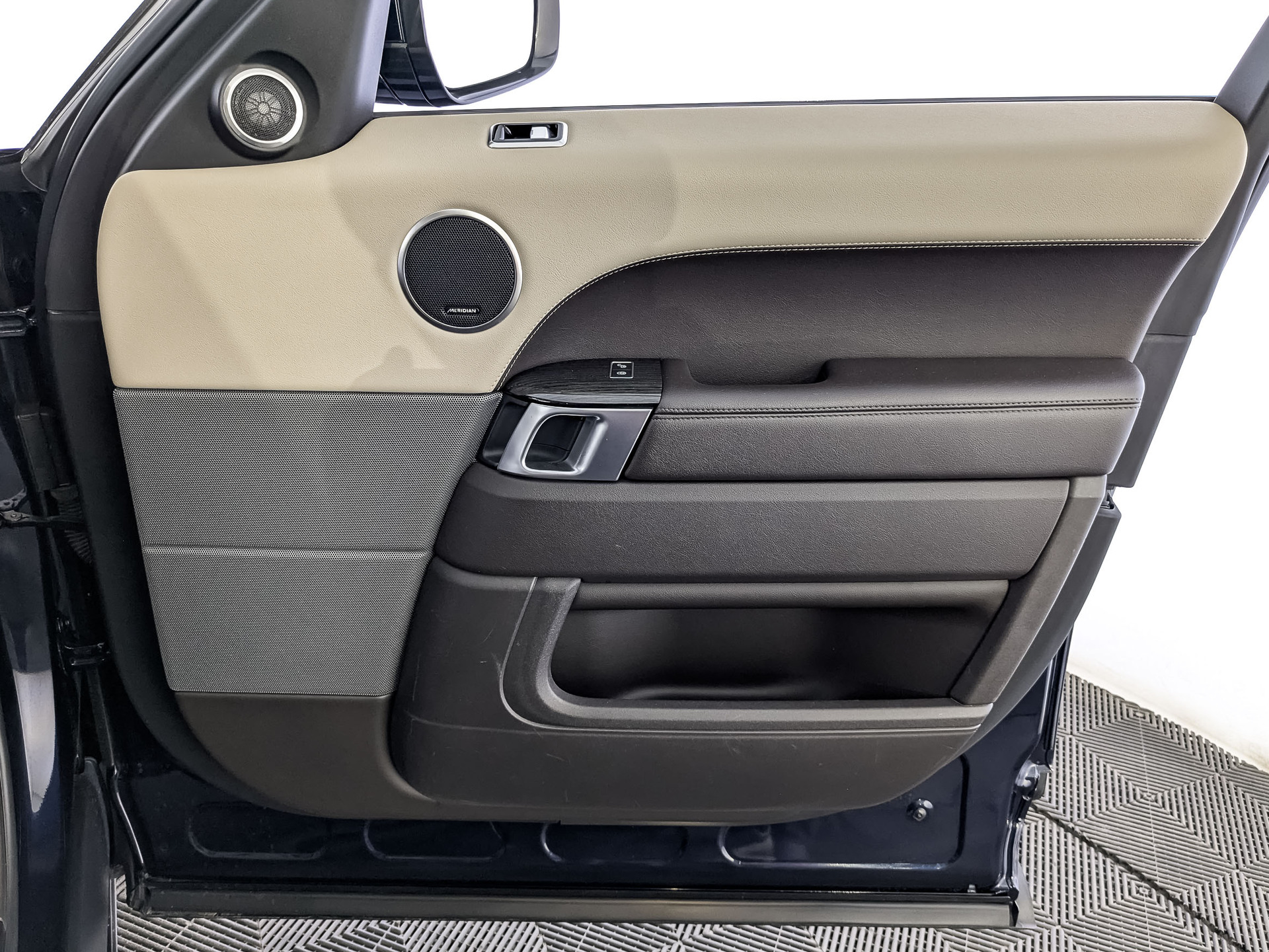 LAND ROVER Range Rover Sport 3.00 (249 л.с), автомат, 2020, пробег 135 976 км