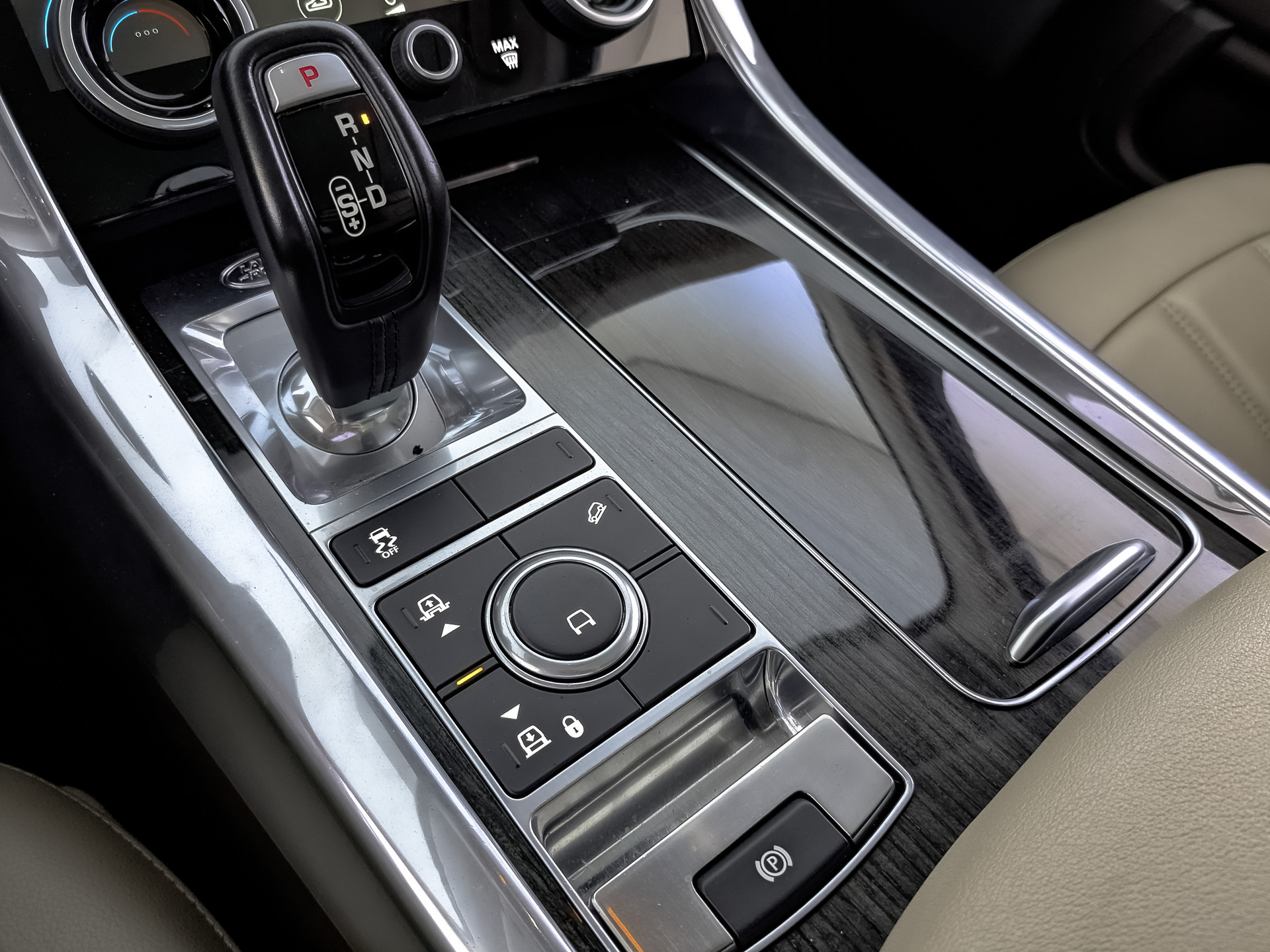 LAND ROVER Range Rover Sport 3.00 (249 л.с), автомат, 2020, пробег 135 976 км